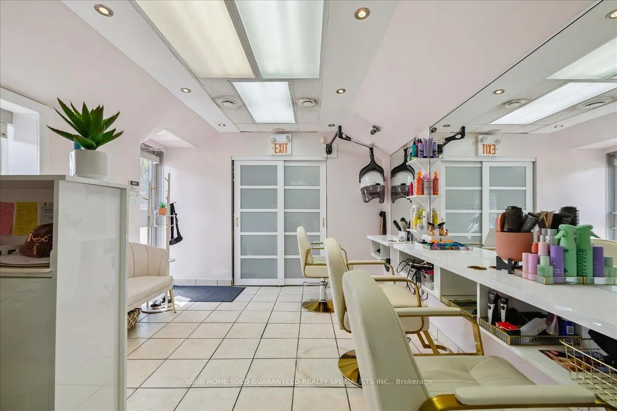 550 Upper James Street, #Unit 1