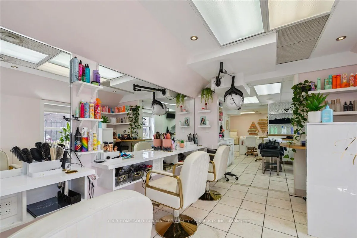 550 Upper James Street, #Unit 1