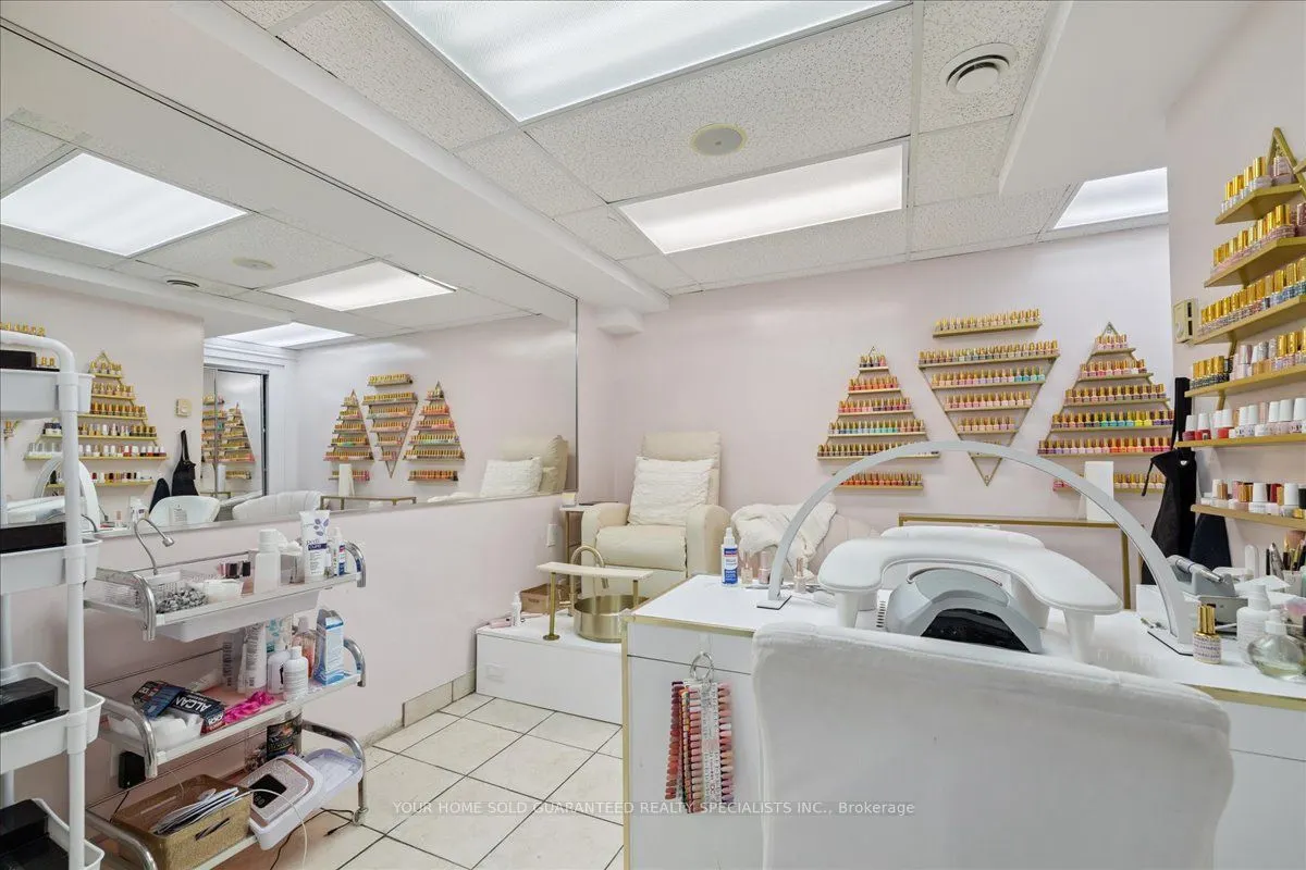 550 Upper James Street, #Unit 1