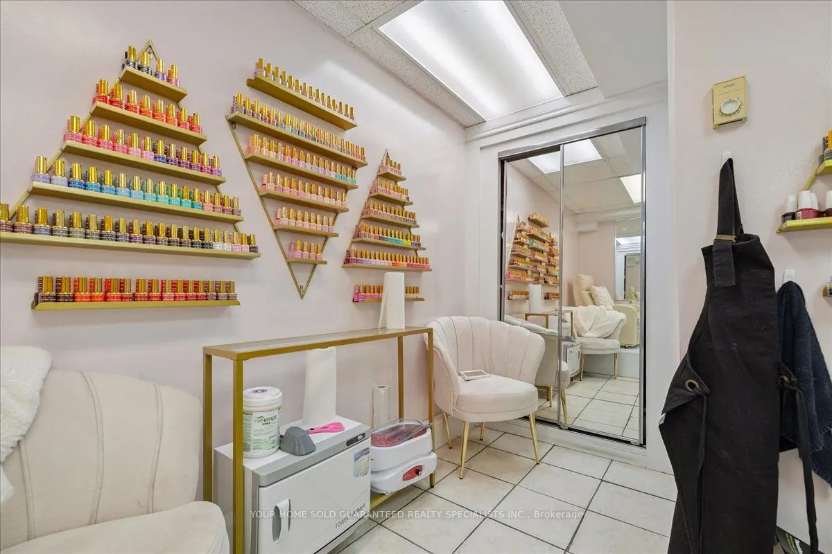 550 Upper James Street, #Unit 1