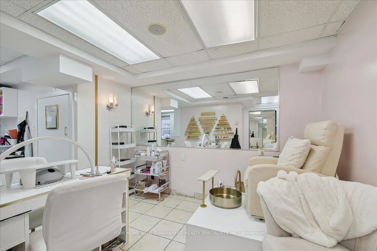 550 Upper James Street, #Unit 1