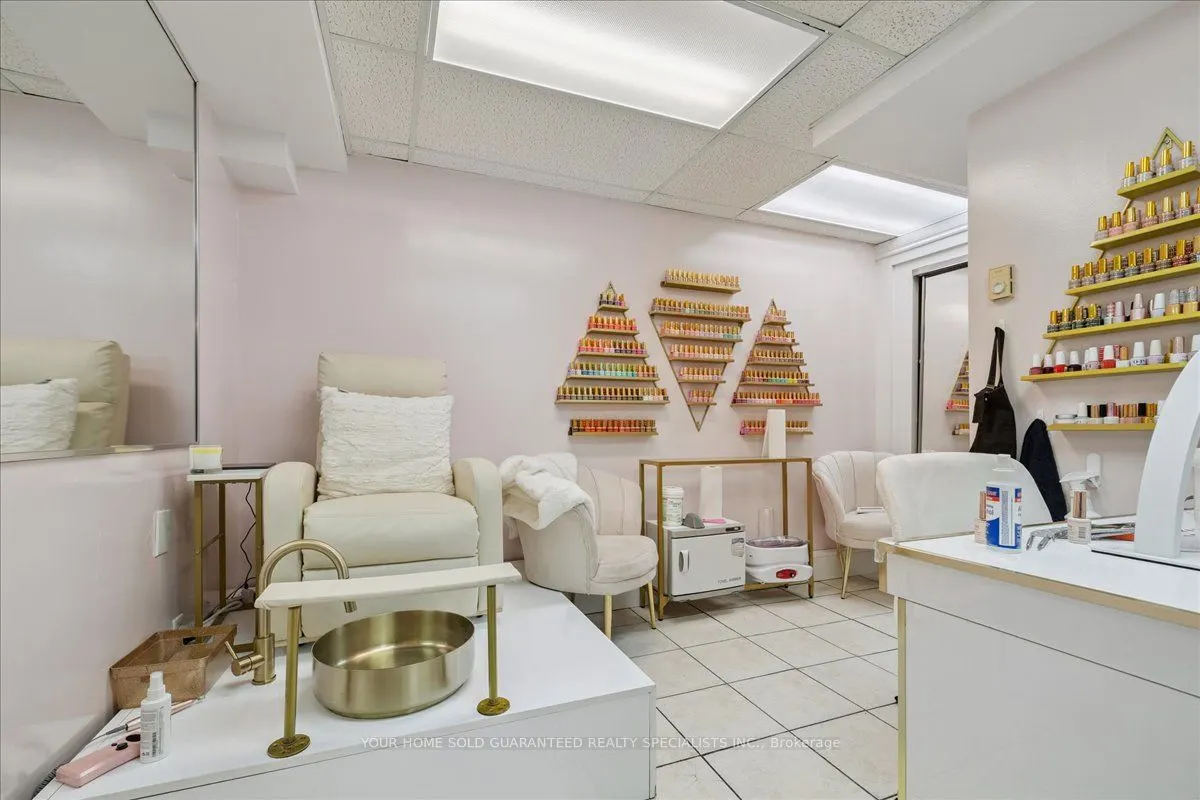 550 Upper James Street, #Unit 1