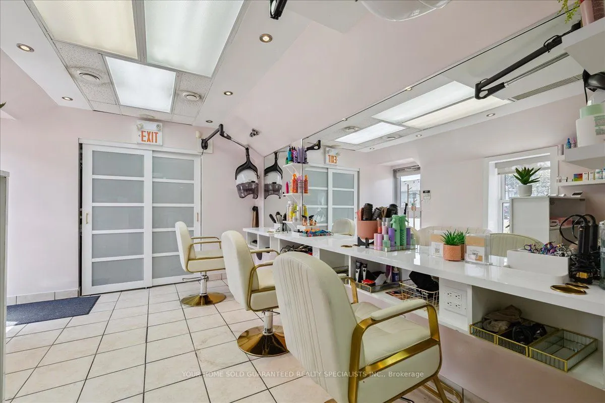 550 Upper James Street, #Unit 1