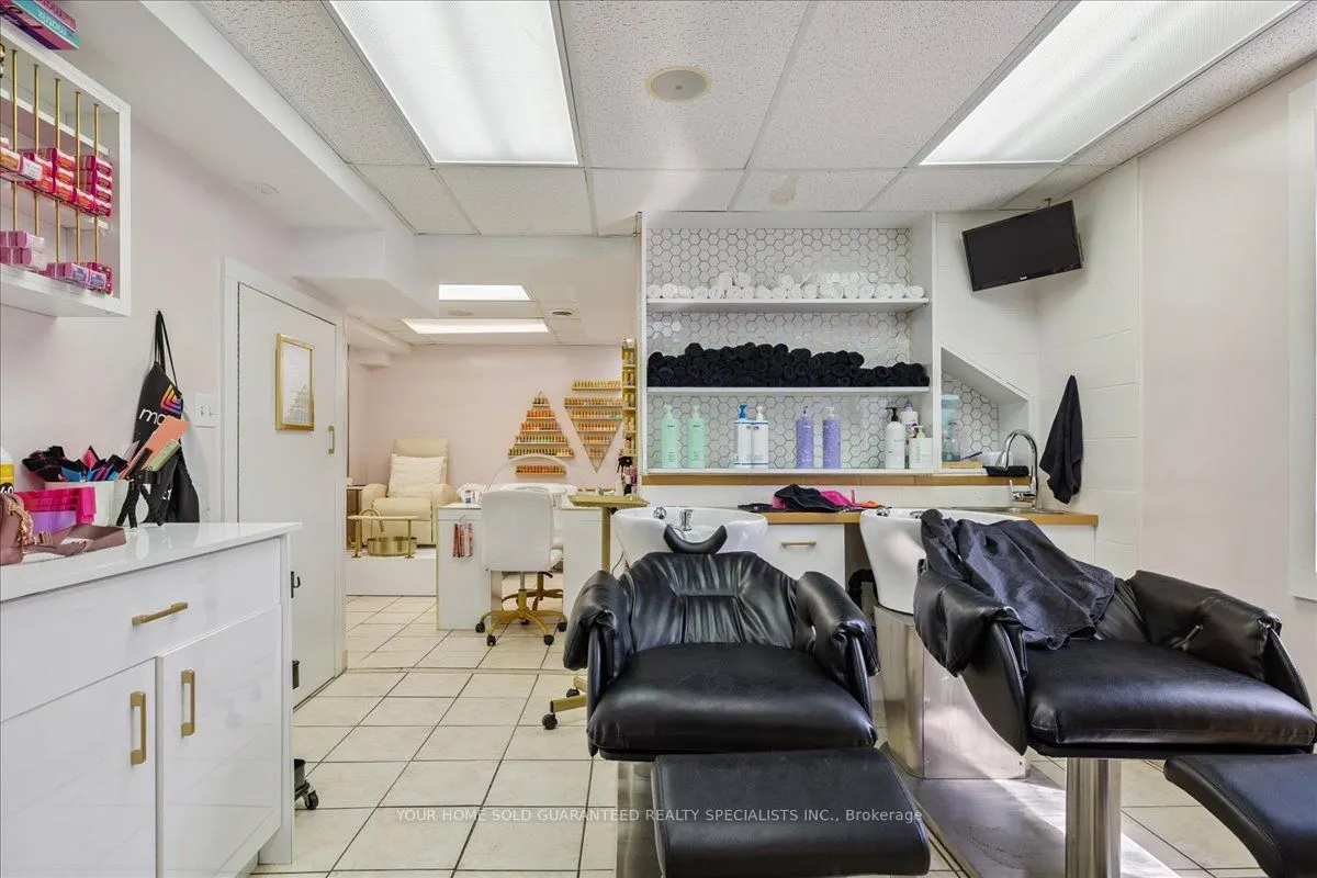 550 Upper James Street, #Unit 1