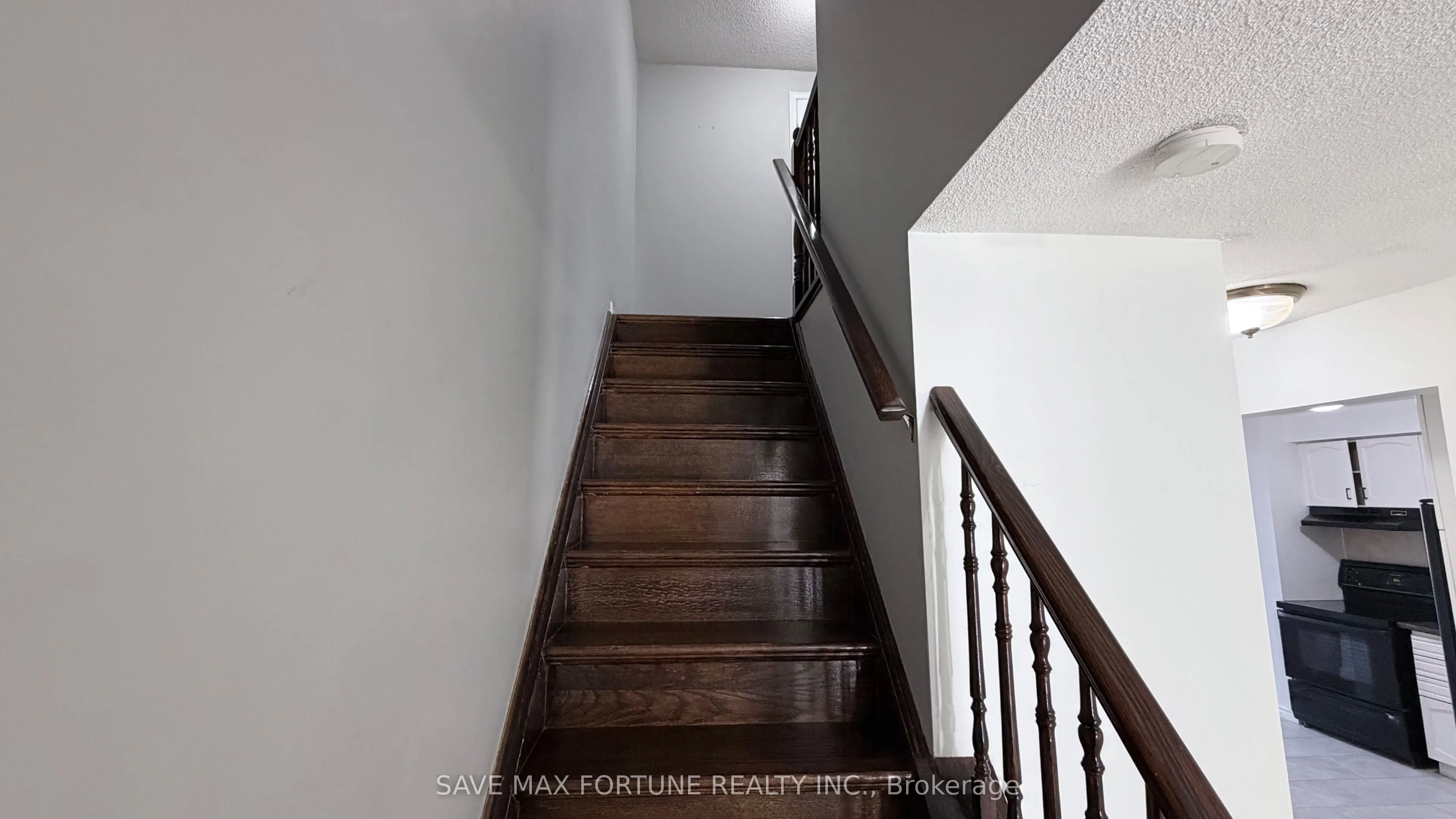 1 Royalwood Court, #27