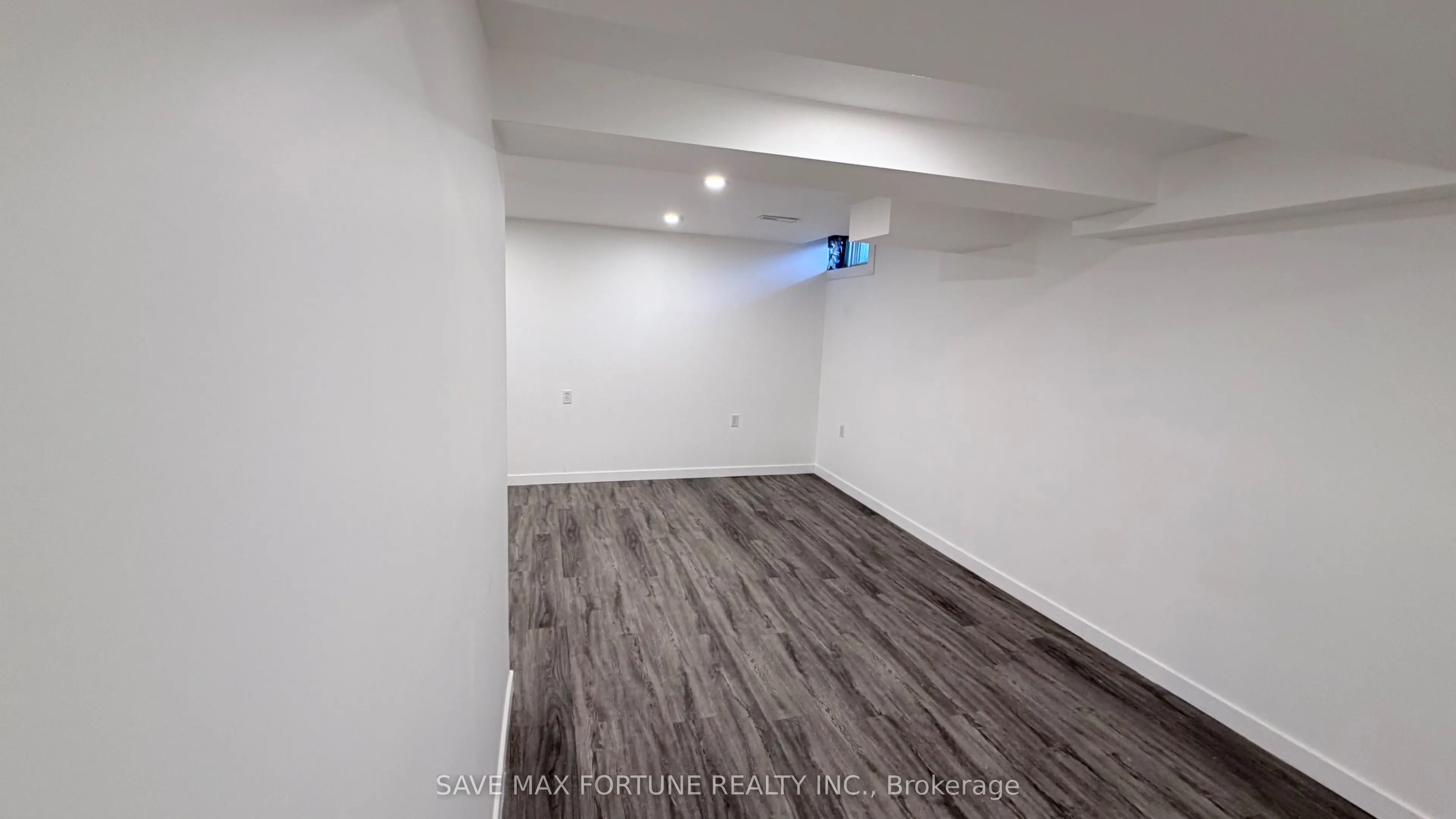 1 Royalwood Court, #27