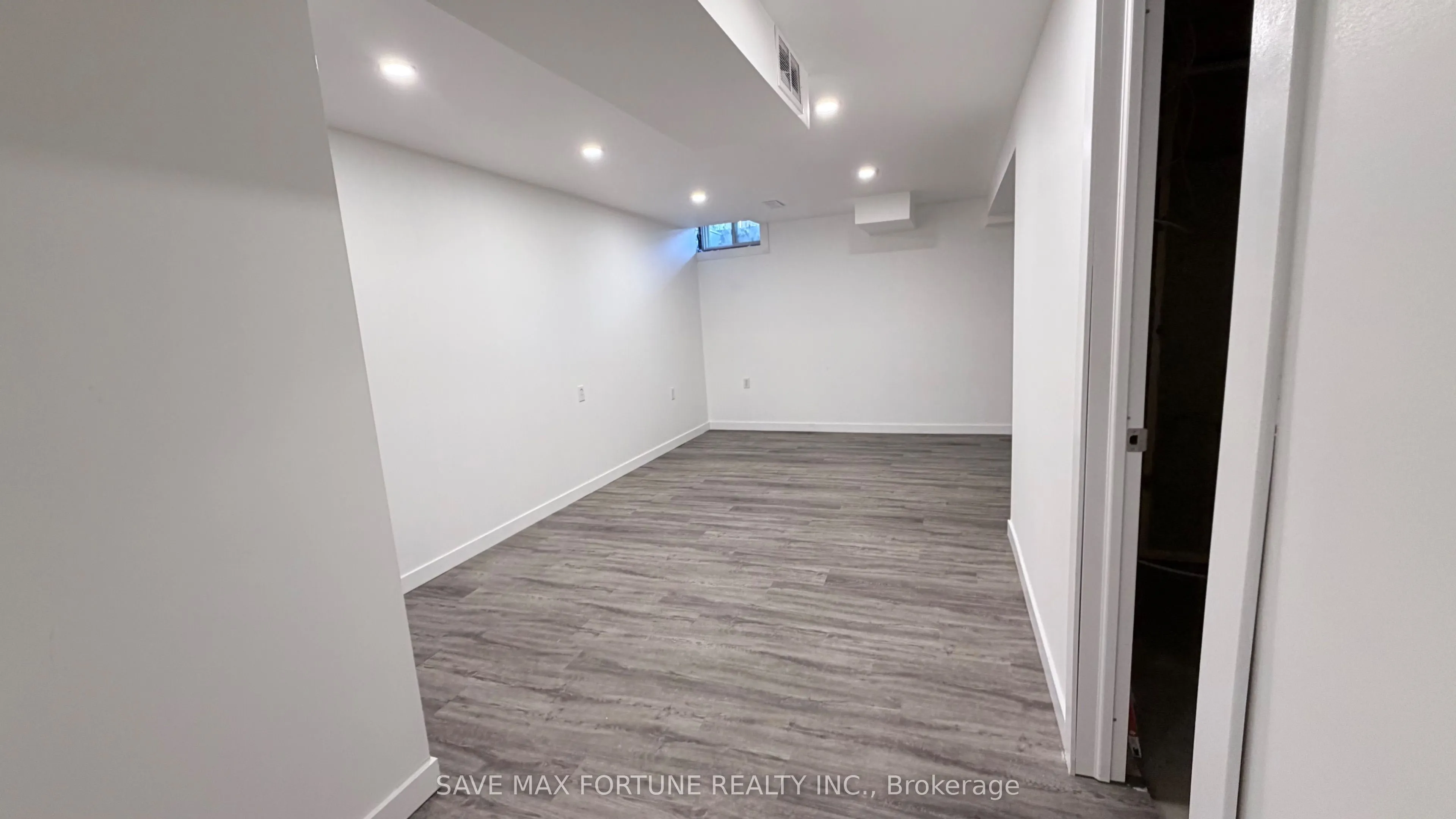 1 Royalwood Court, #27