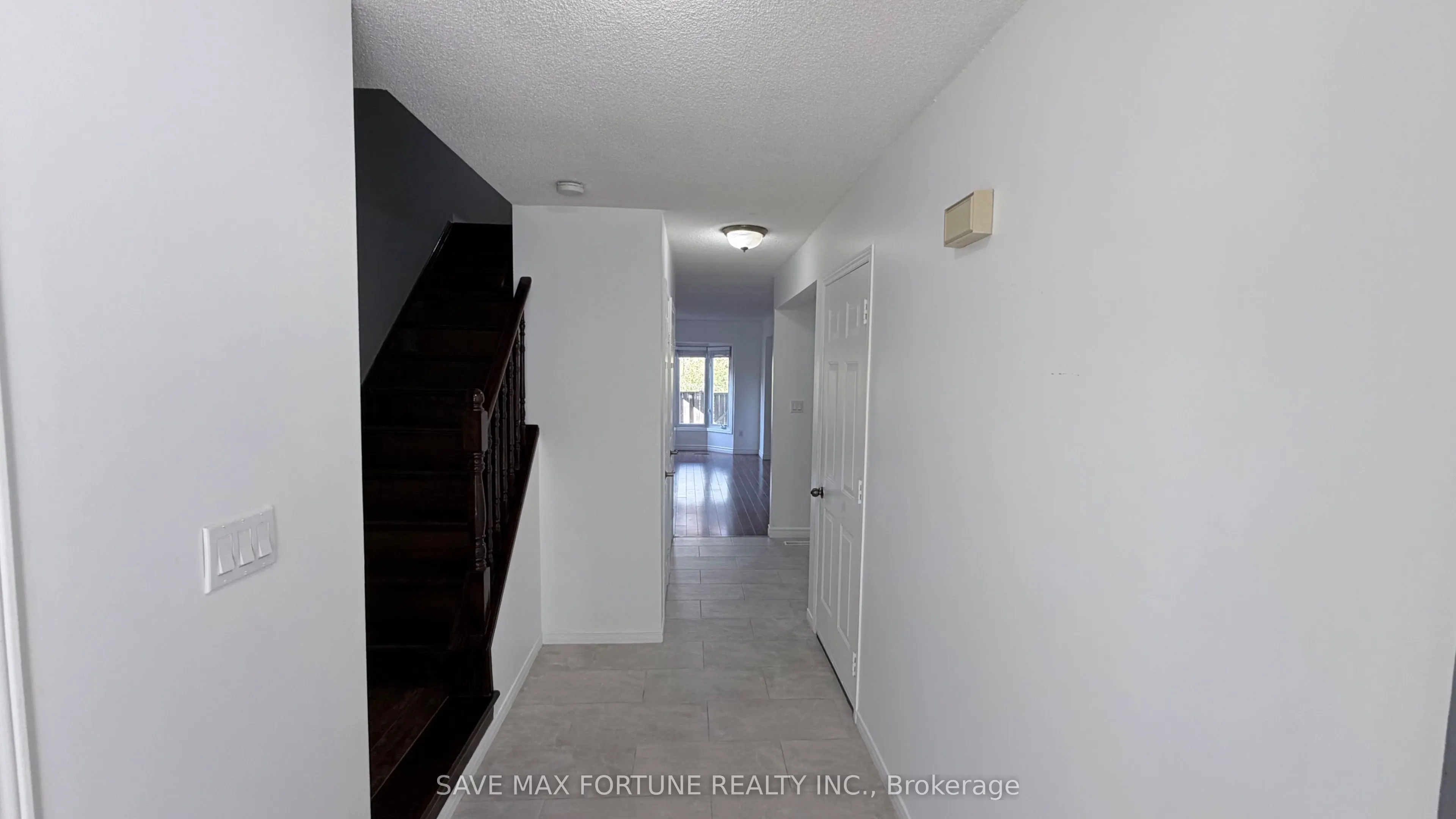 1 Royalwood Court, #27