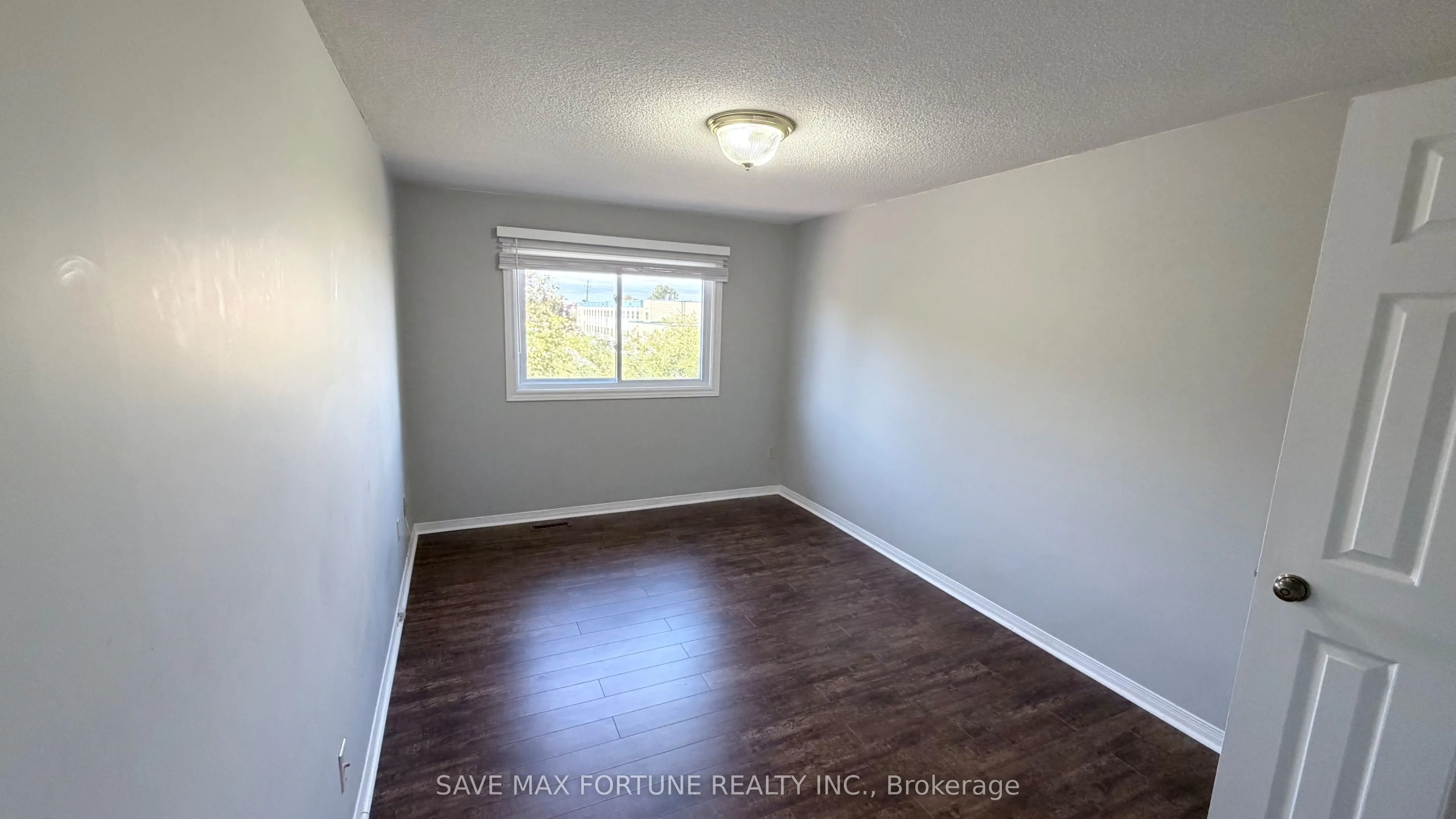 1 Royalwood Court, #27