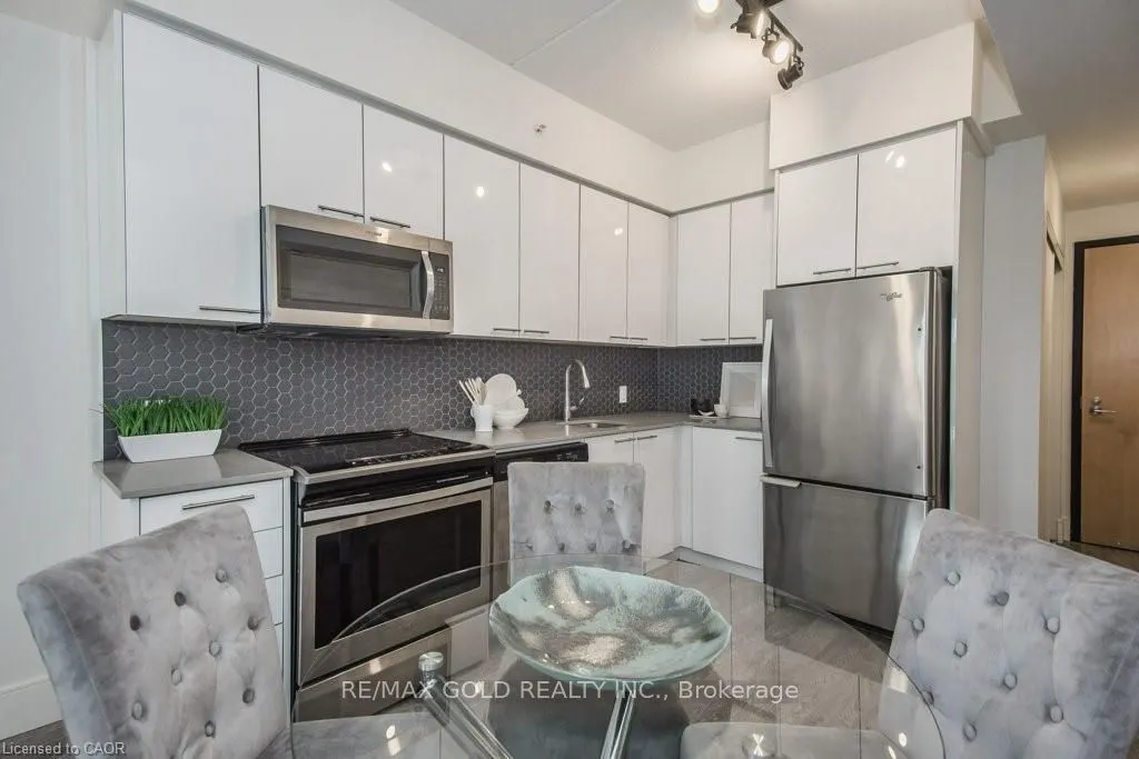 15 Prince Albert Boulevard, #218