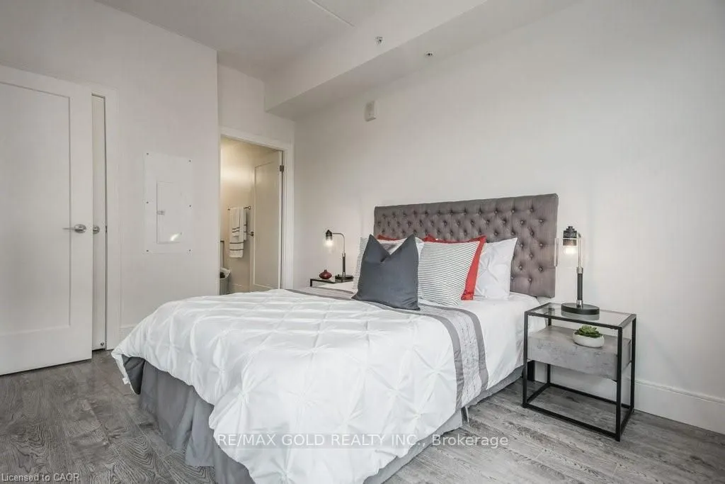 15 Prince Albert Boulevard, #218