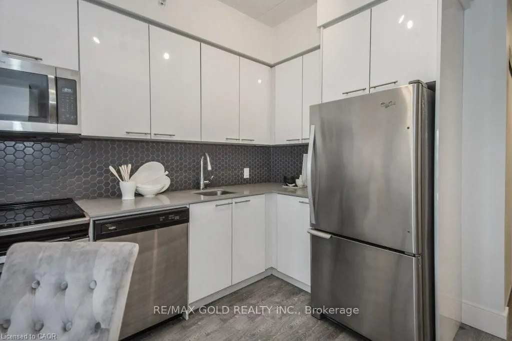 15 Prince Albert Boulevard, #218