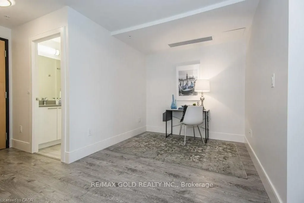 15 Prince Albert Boulevard, #218