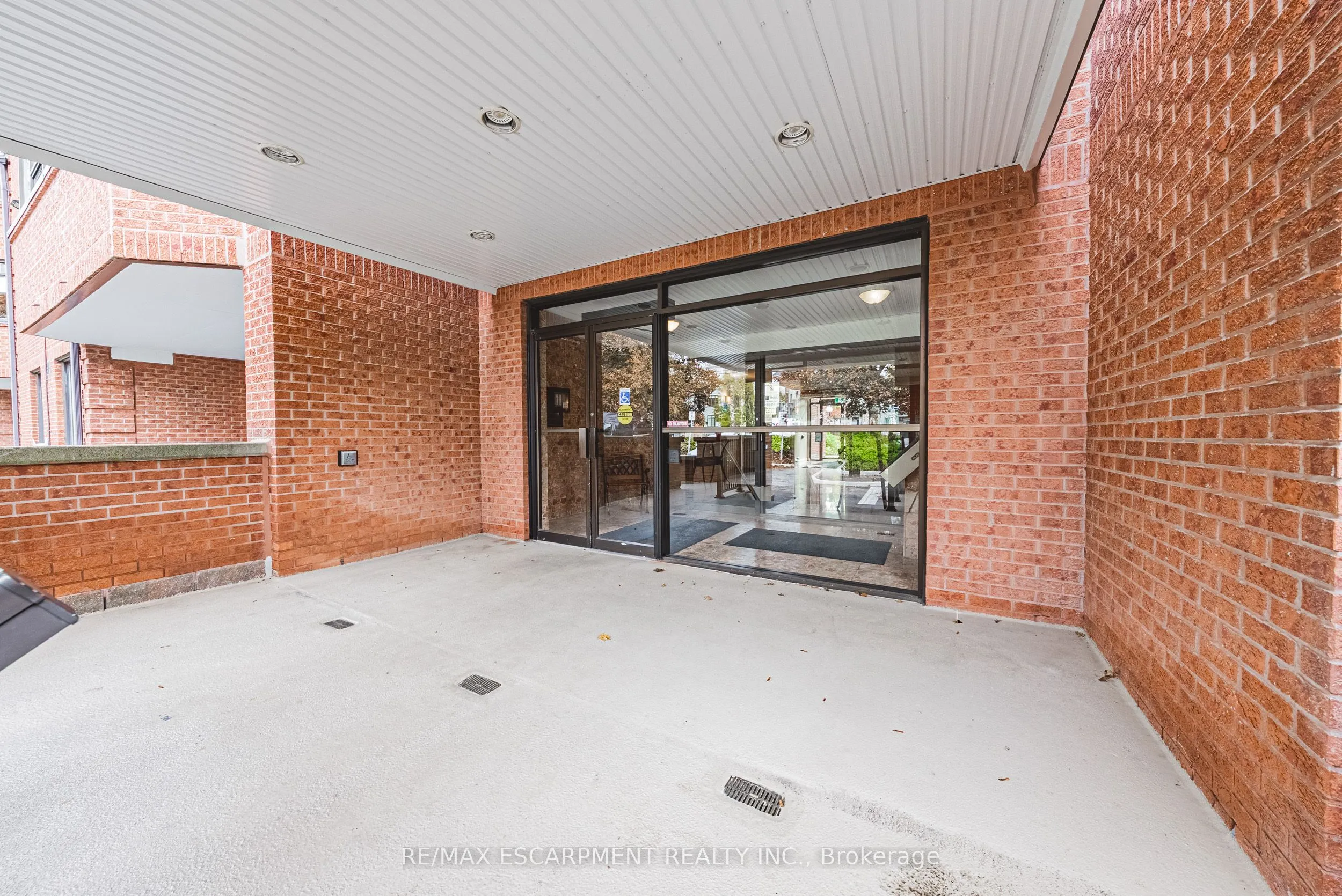 150 WILSON Street W, #215