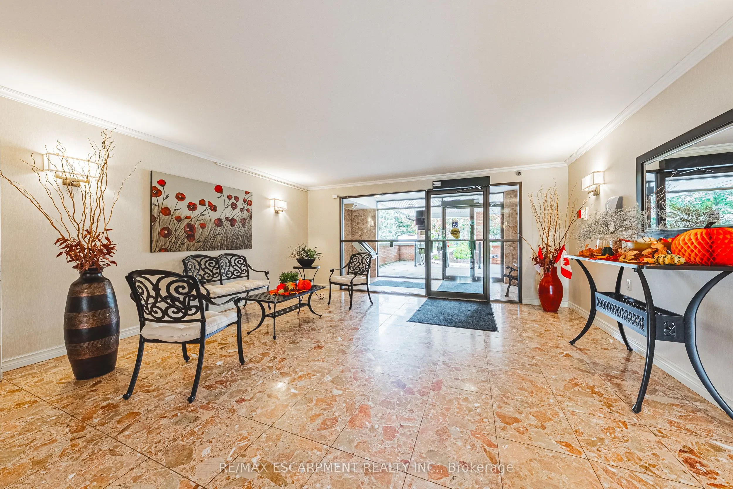 150 WILSON Street W, #215