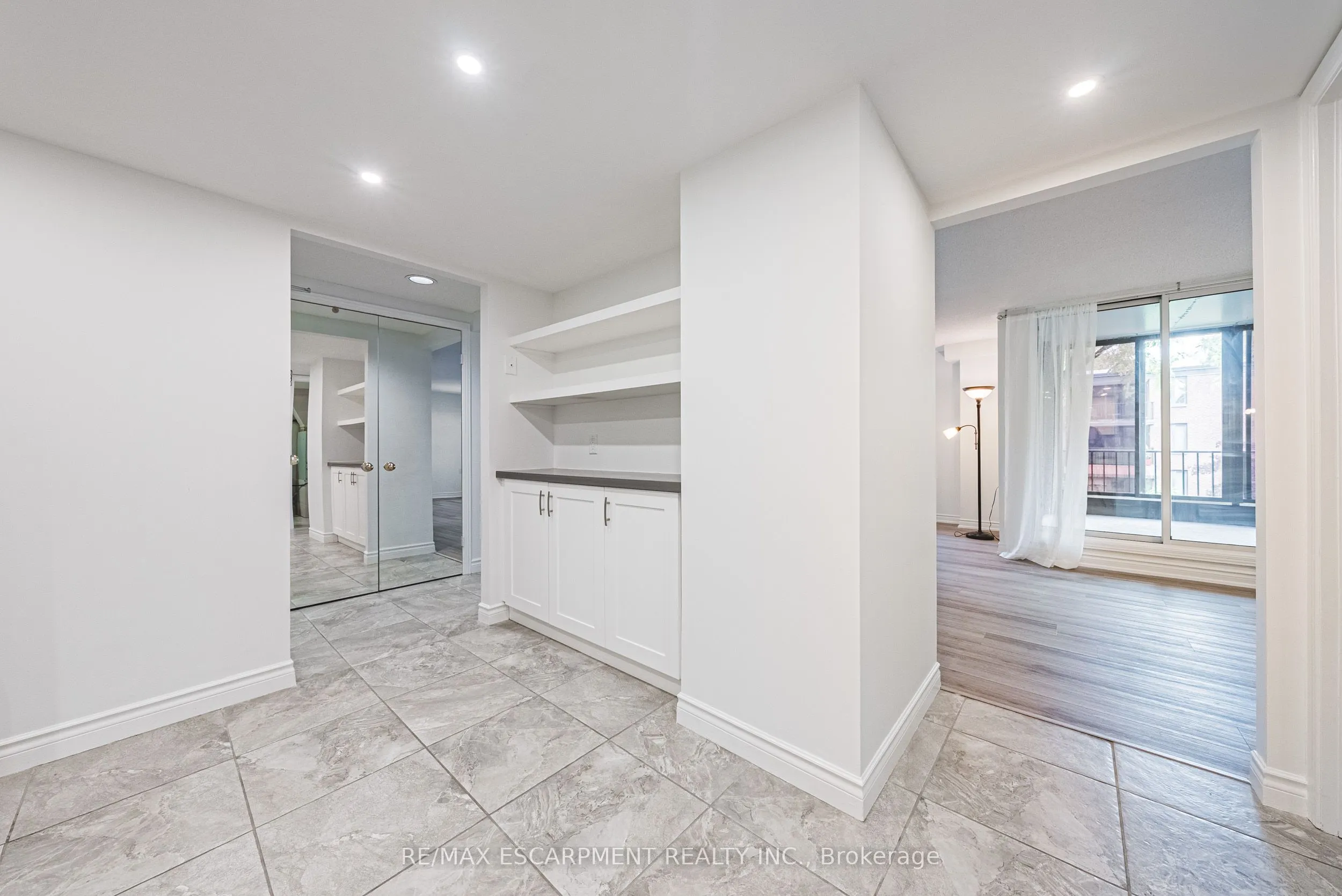 150 WILSON Street W, #215