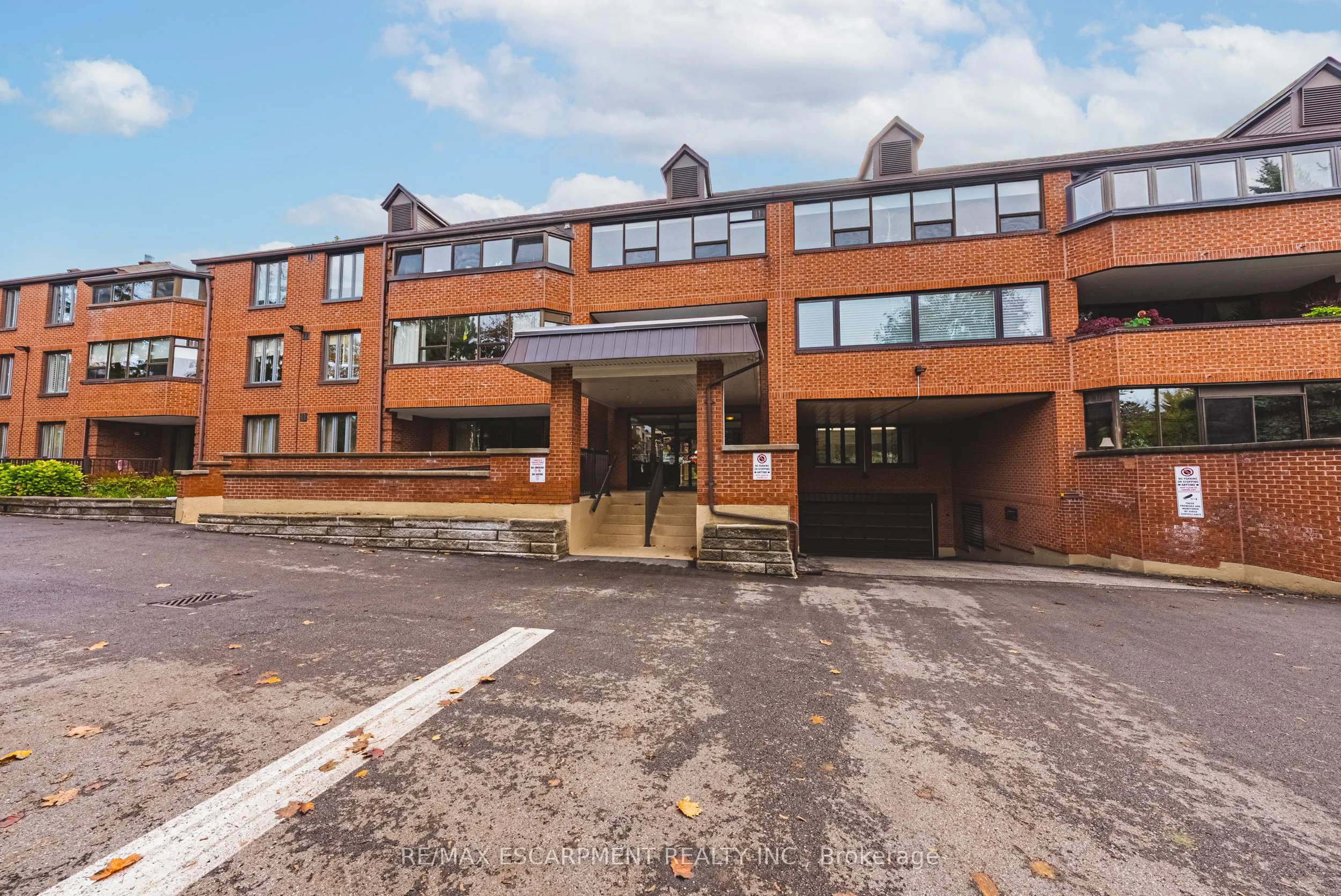 150 WILSON Street W, #215