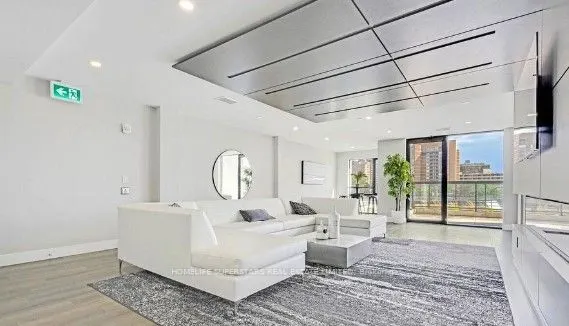 15 Queen Street S, #1605