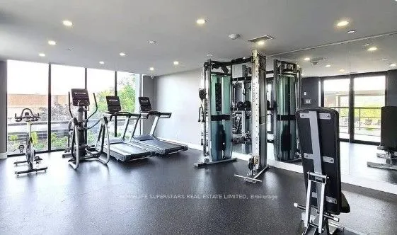 15 Queen Street S, #1605