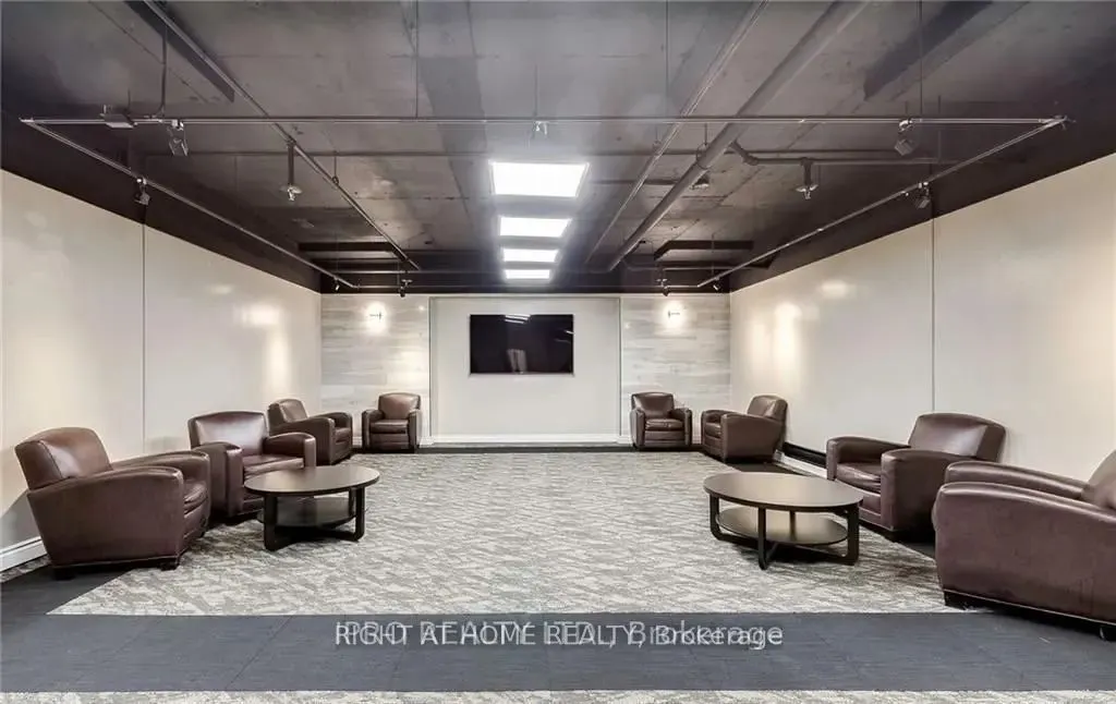 150 Charlton Avenue E, #3201