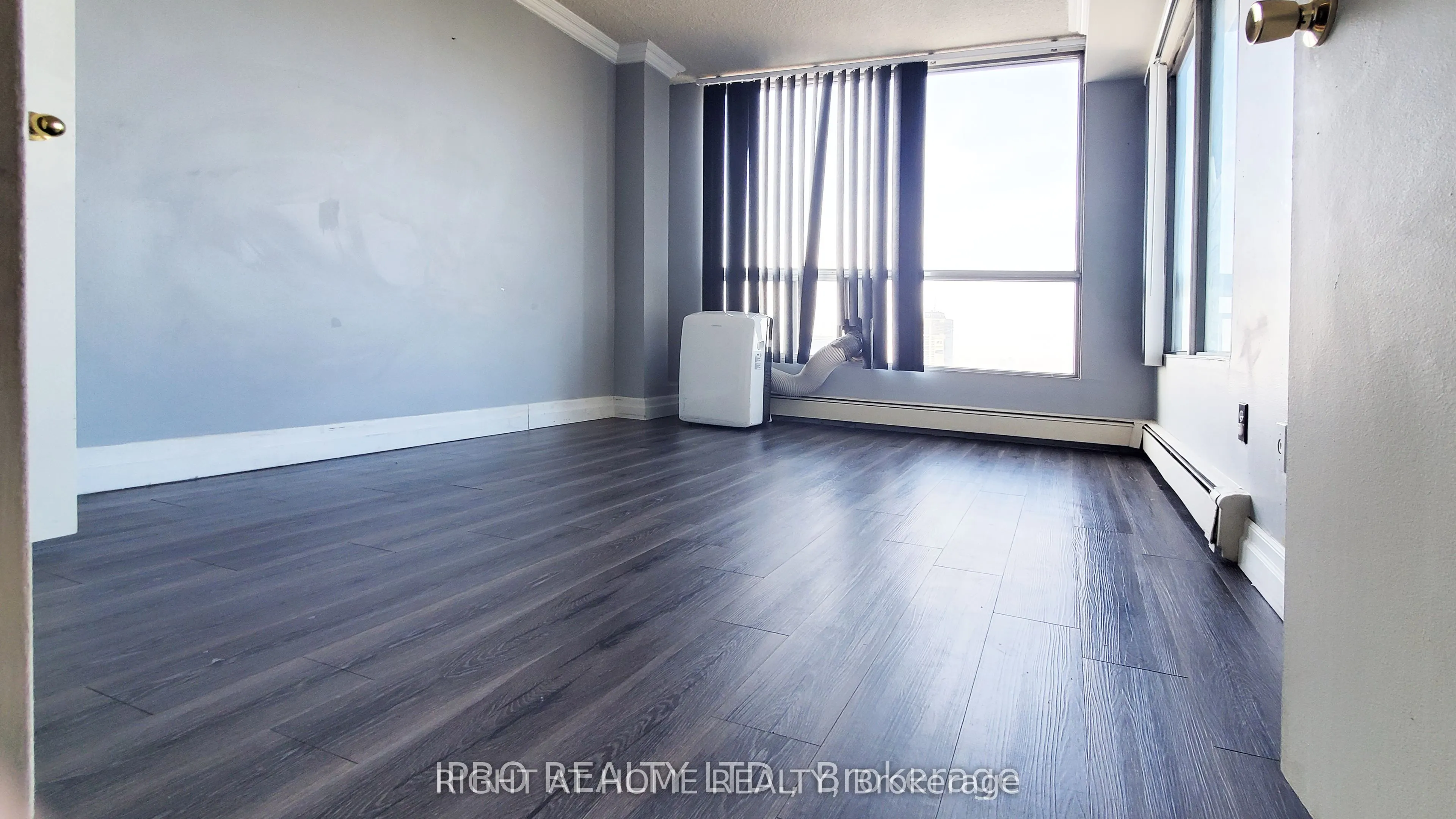 150 Charlton Avenue E, #3201