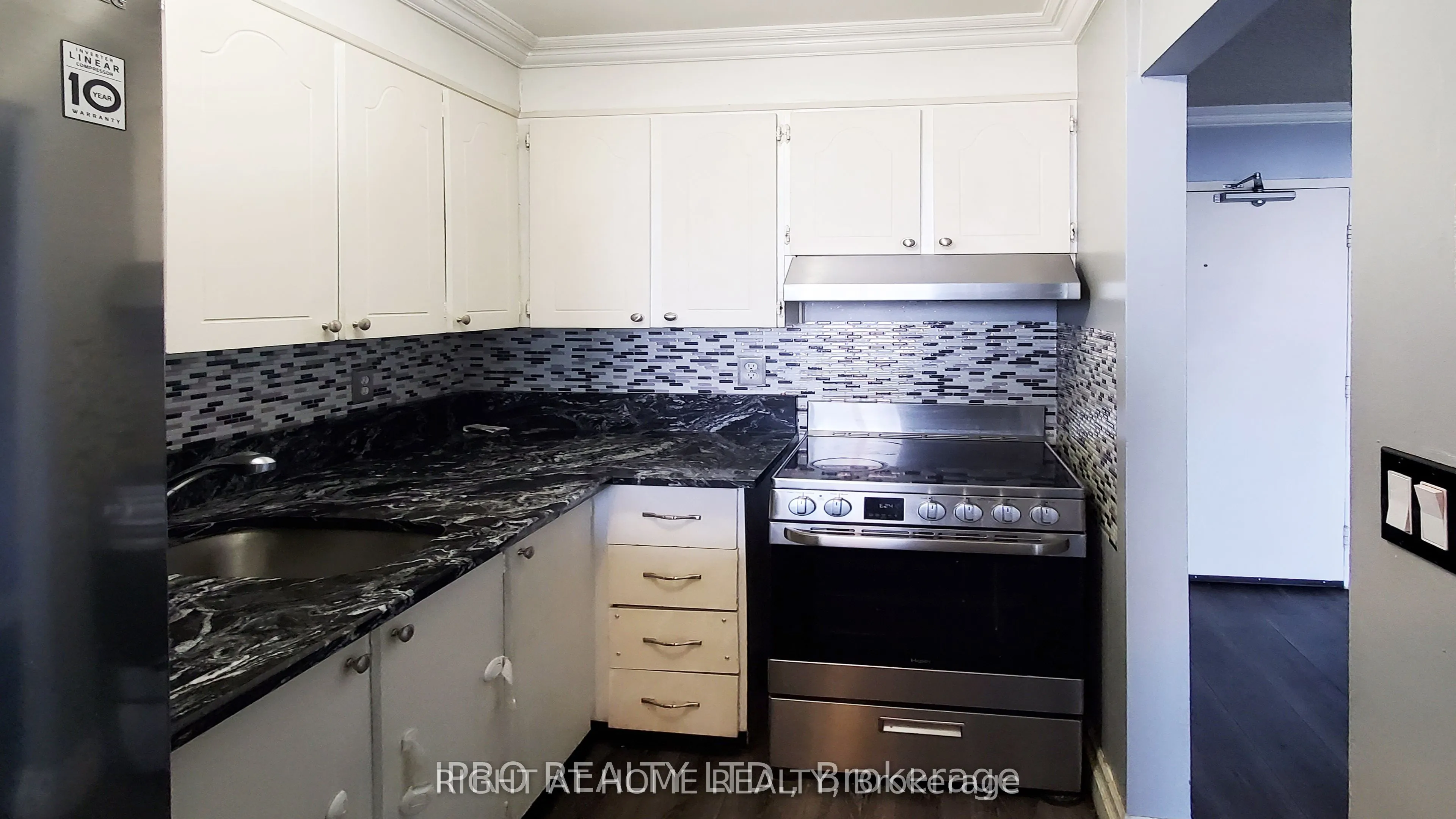 150 Charlton Avenue E, #3201