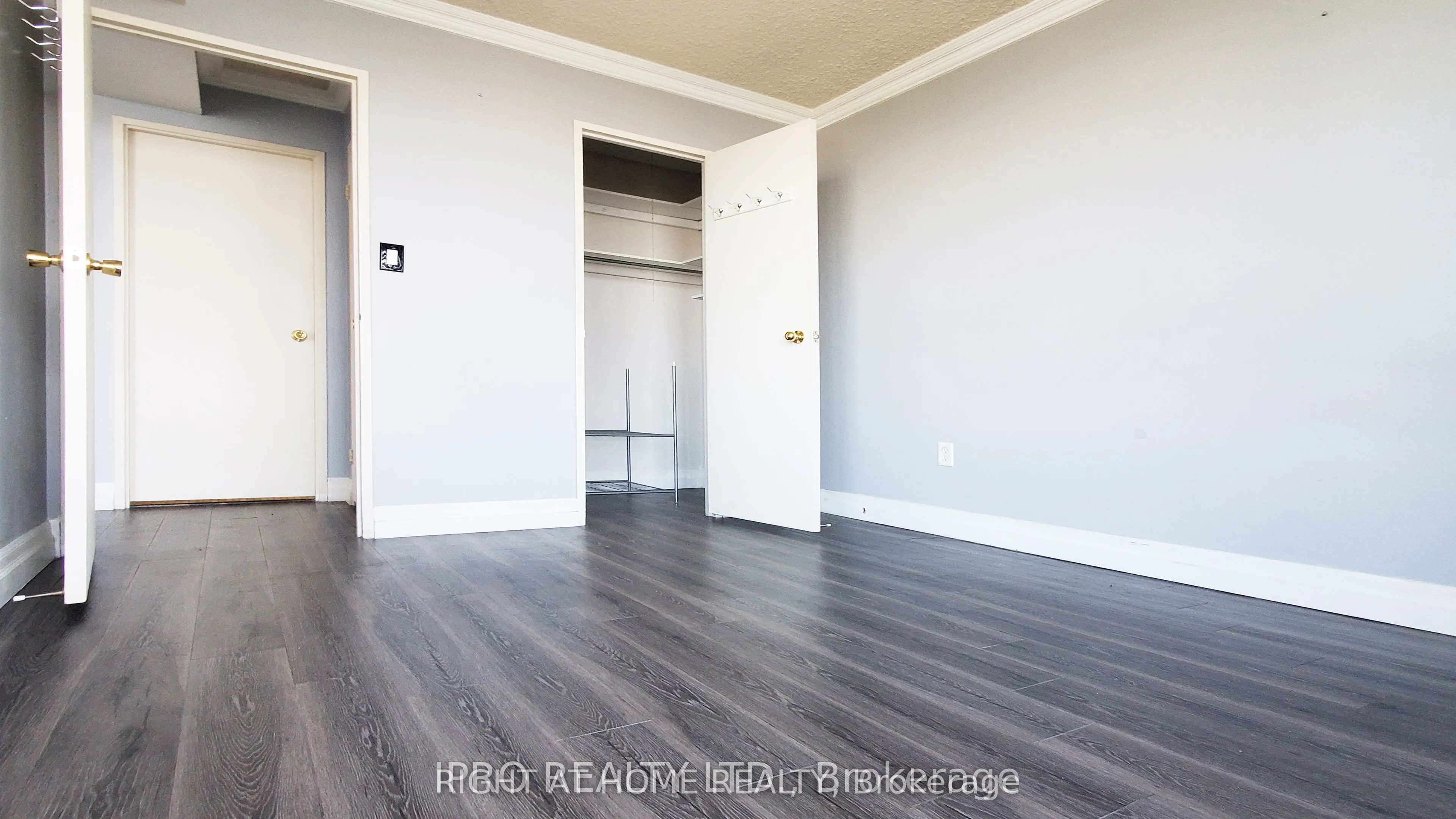 150 Charlton Avenue E, #3201