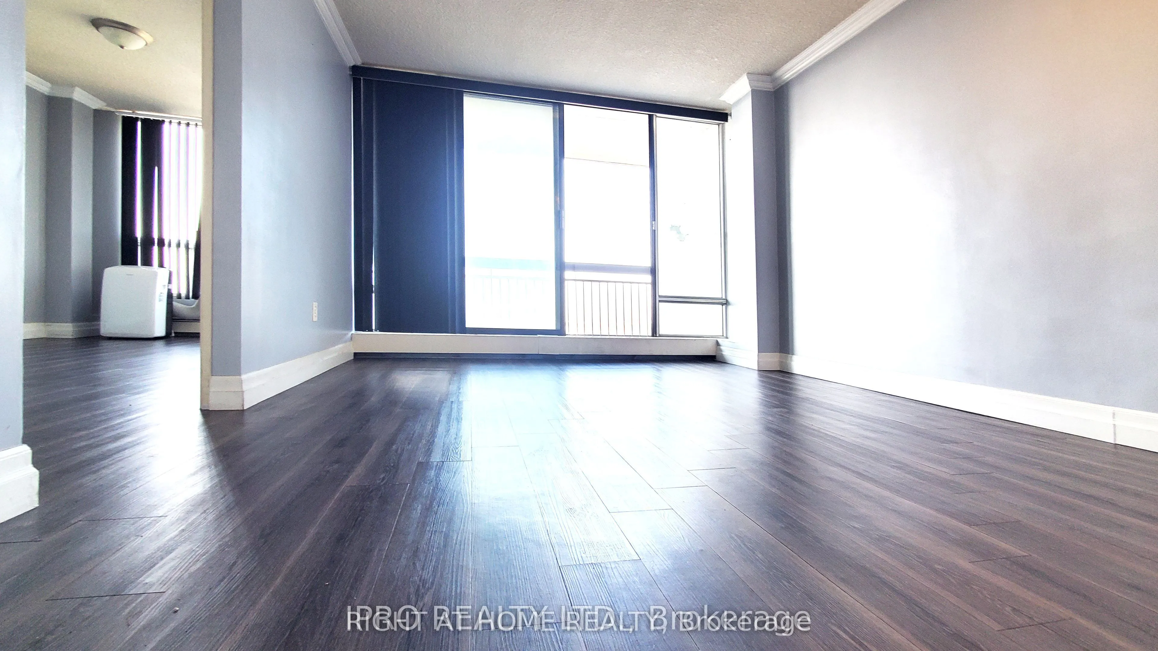 150 Charlton Avenue E, #3201