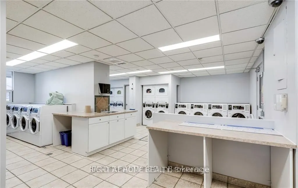 150 Charlton Avenue E, #3201