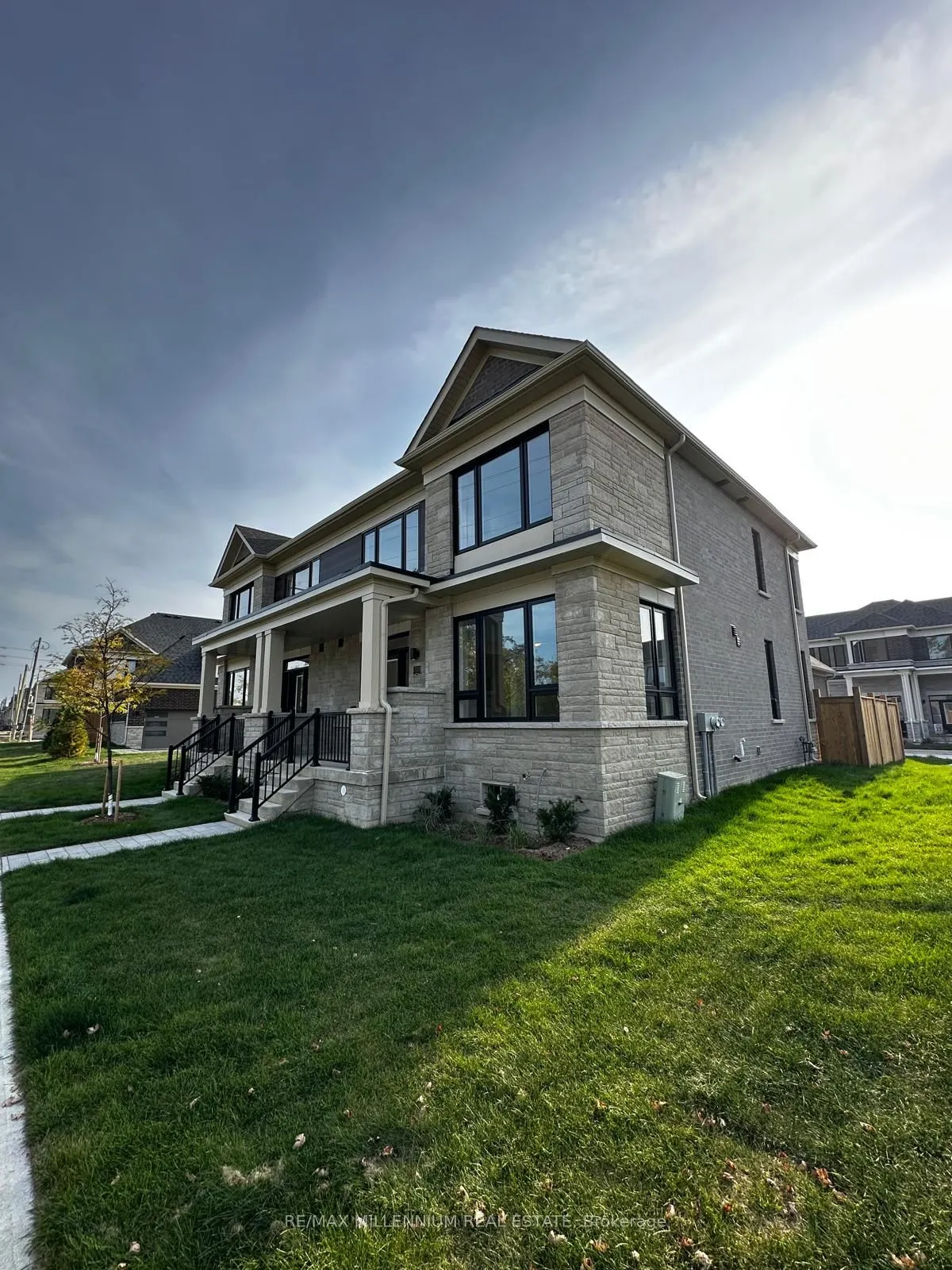 333 Lindsay Street N