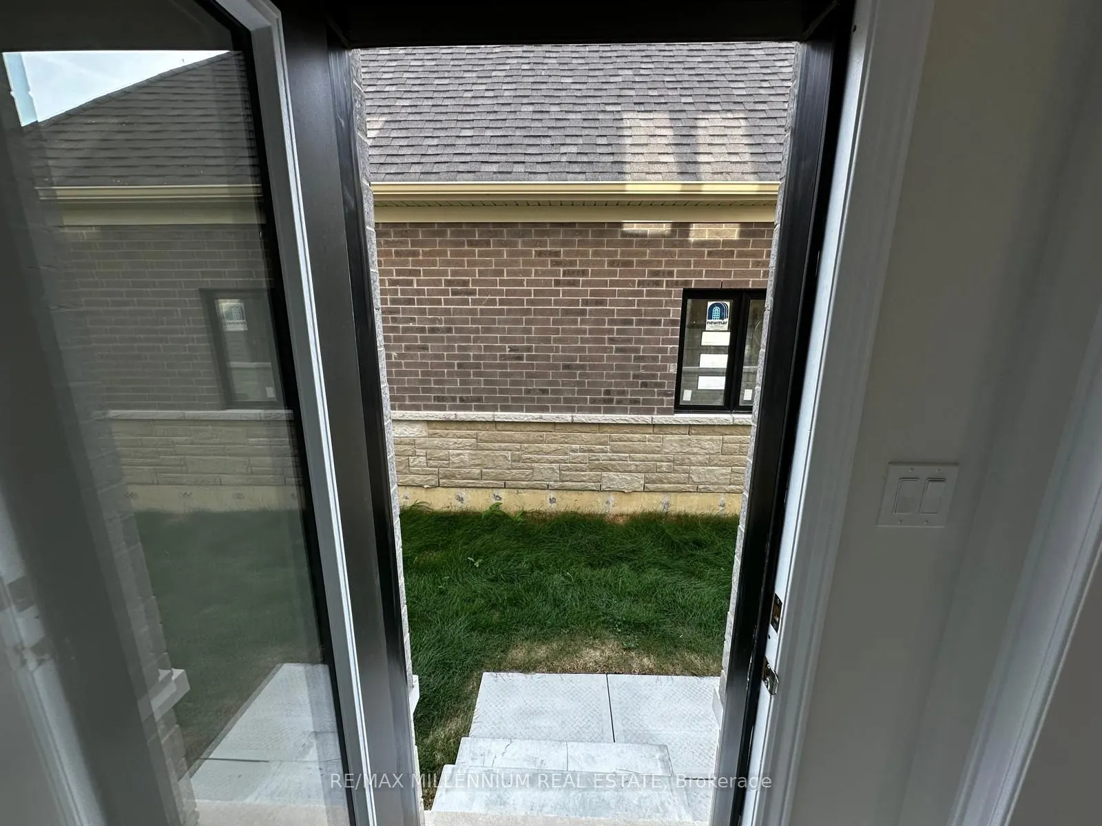 333 Lindsay Street N