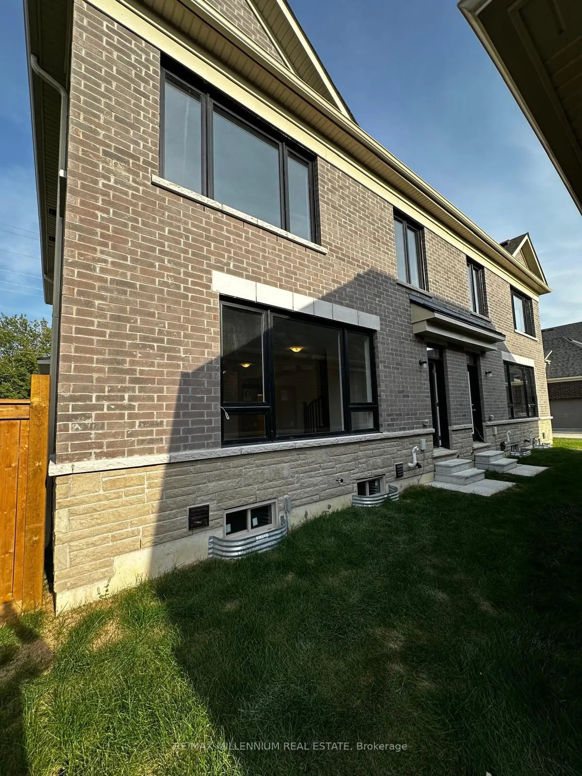 333 Lindsay Street N