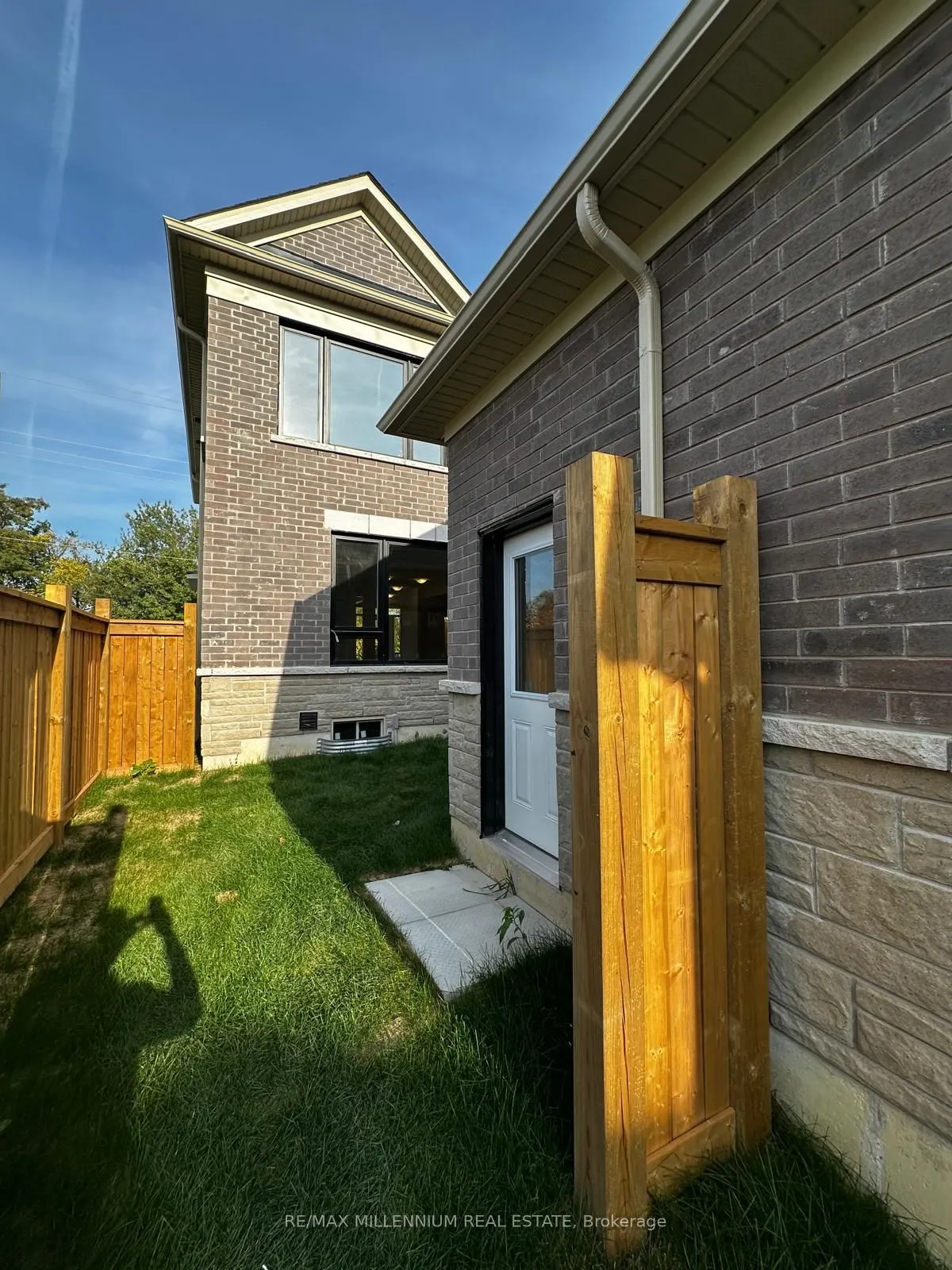 333 Lindsay Street N