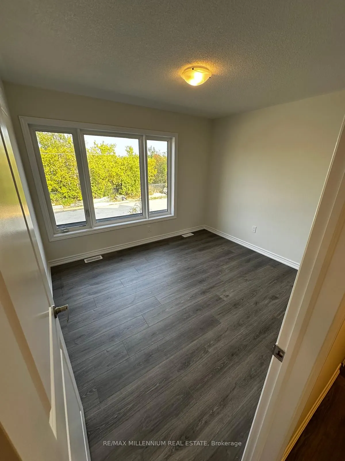 333 Lindsay Street N