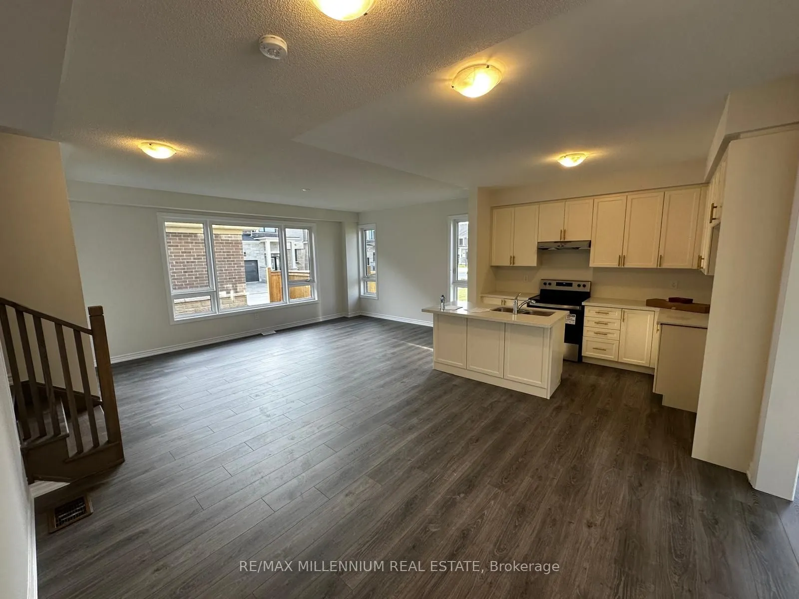 333 Lindsay Street N