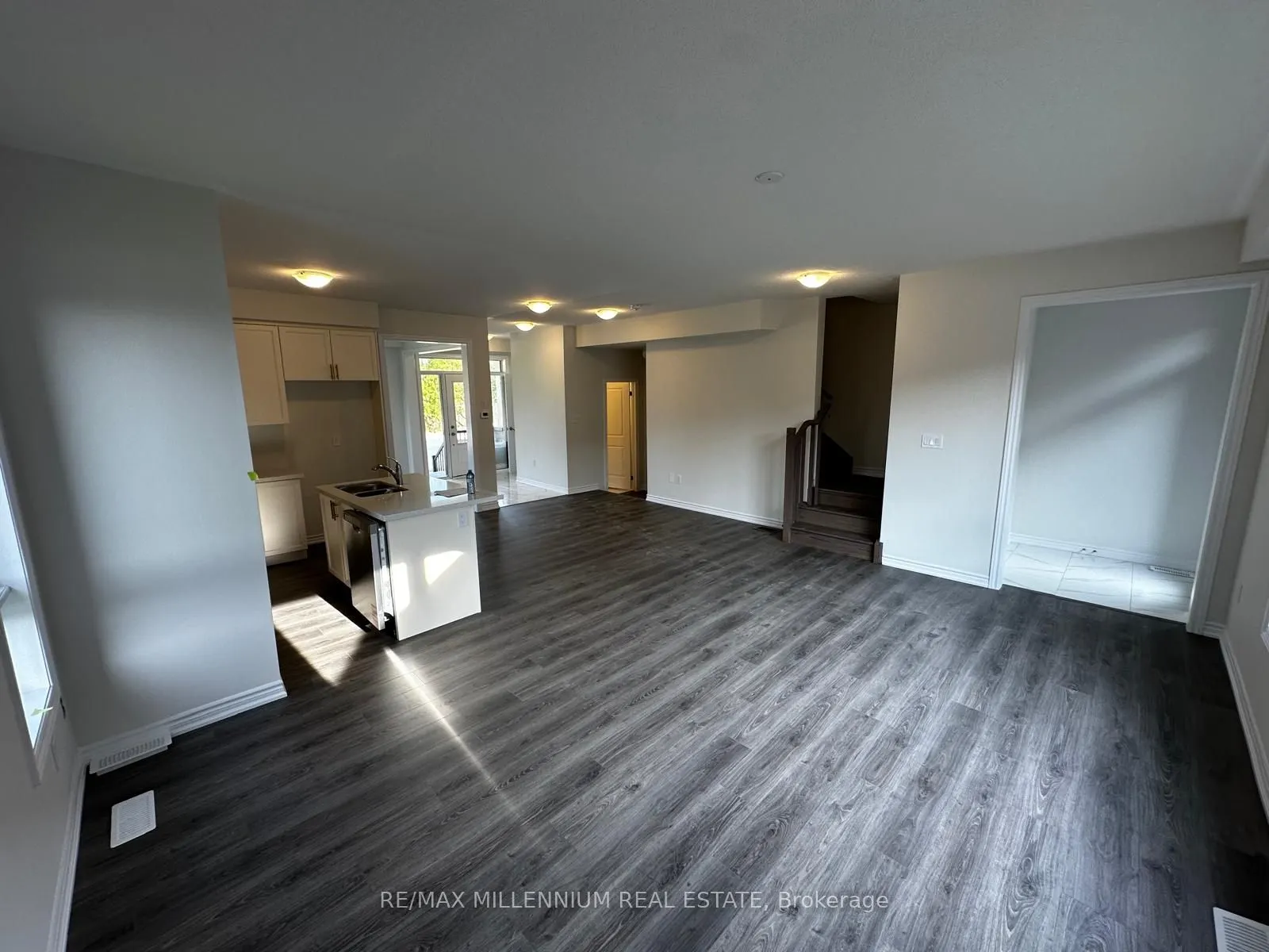 333 Lindsay Street N