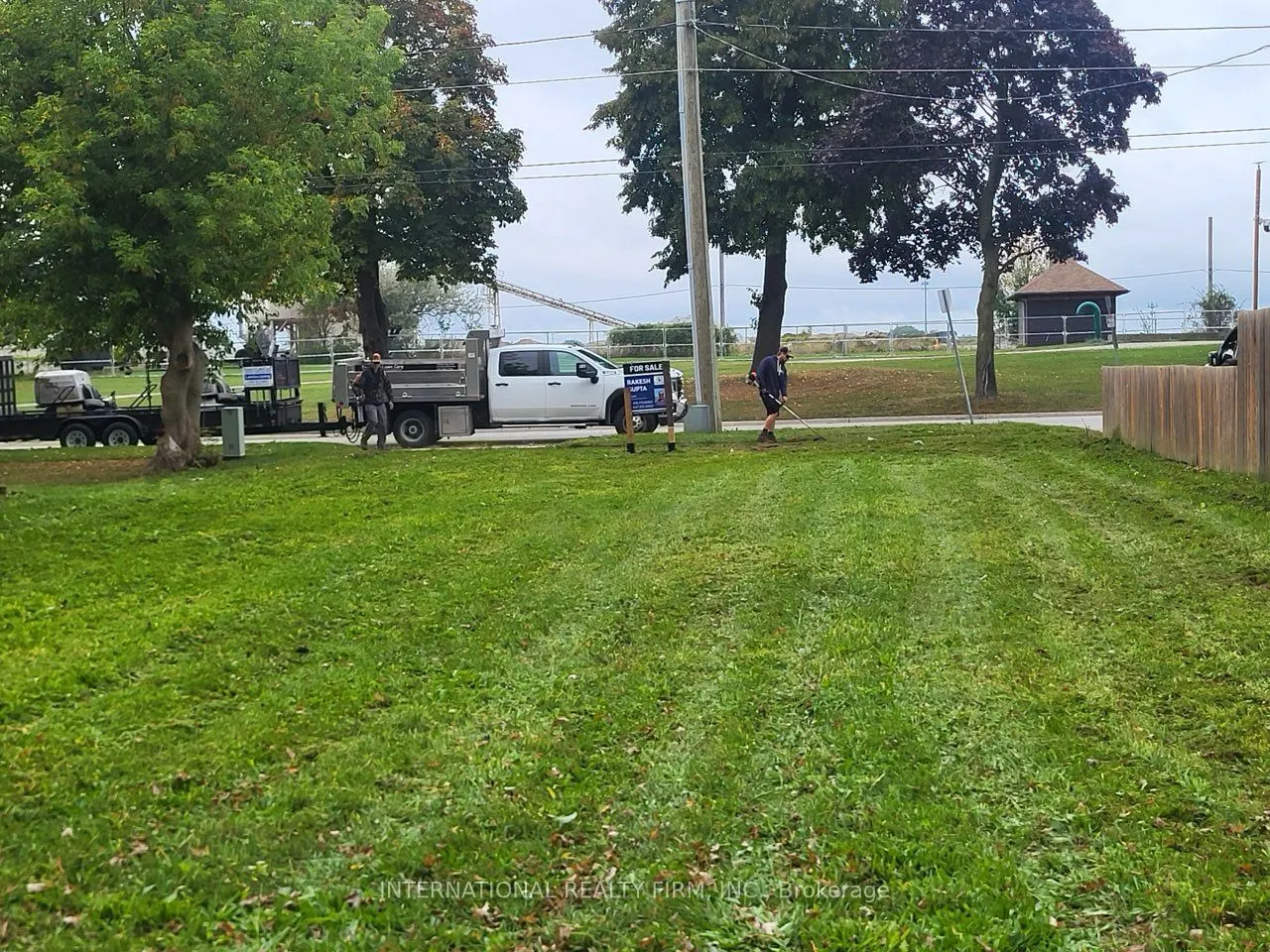 260 Christina Street S