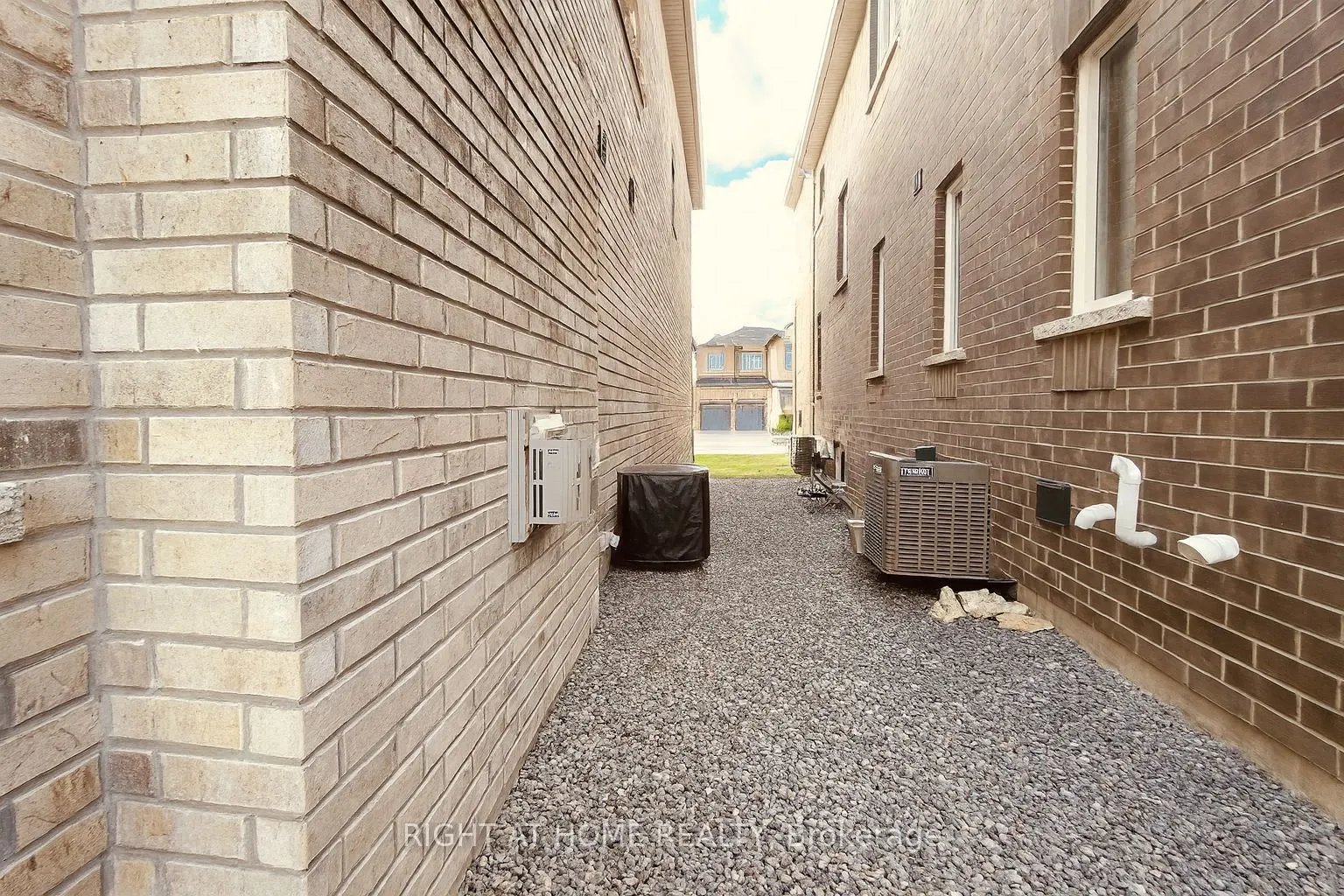 21 Trailbank Gardens