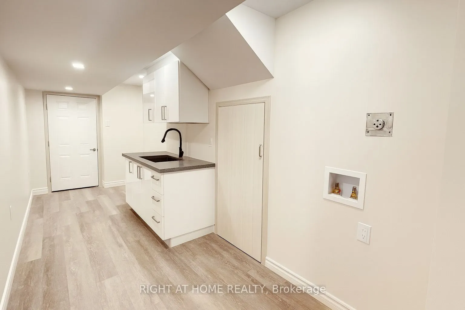 21 Trailbank Gardens