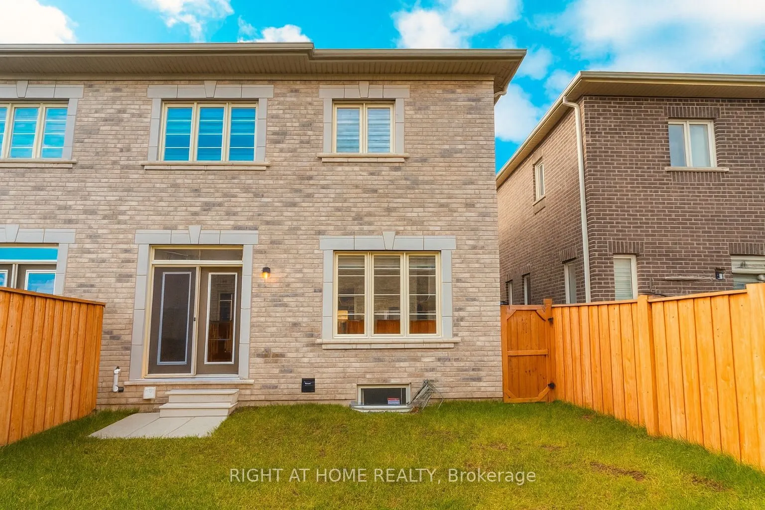 21 Trailbank Gardens