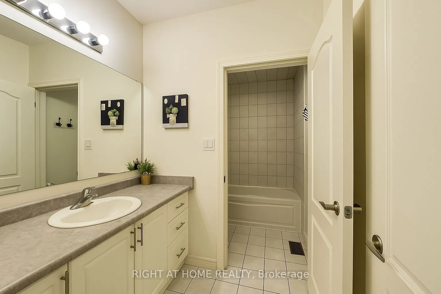 21 Trailbank Gardens