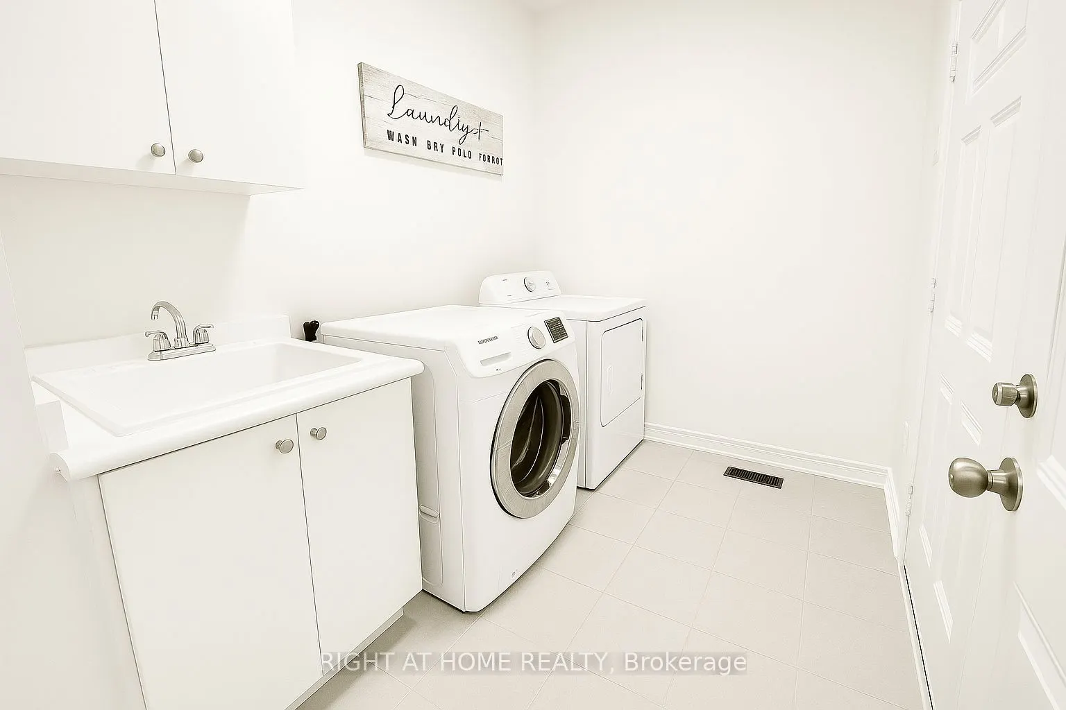 21 Trailbank Gardens