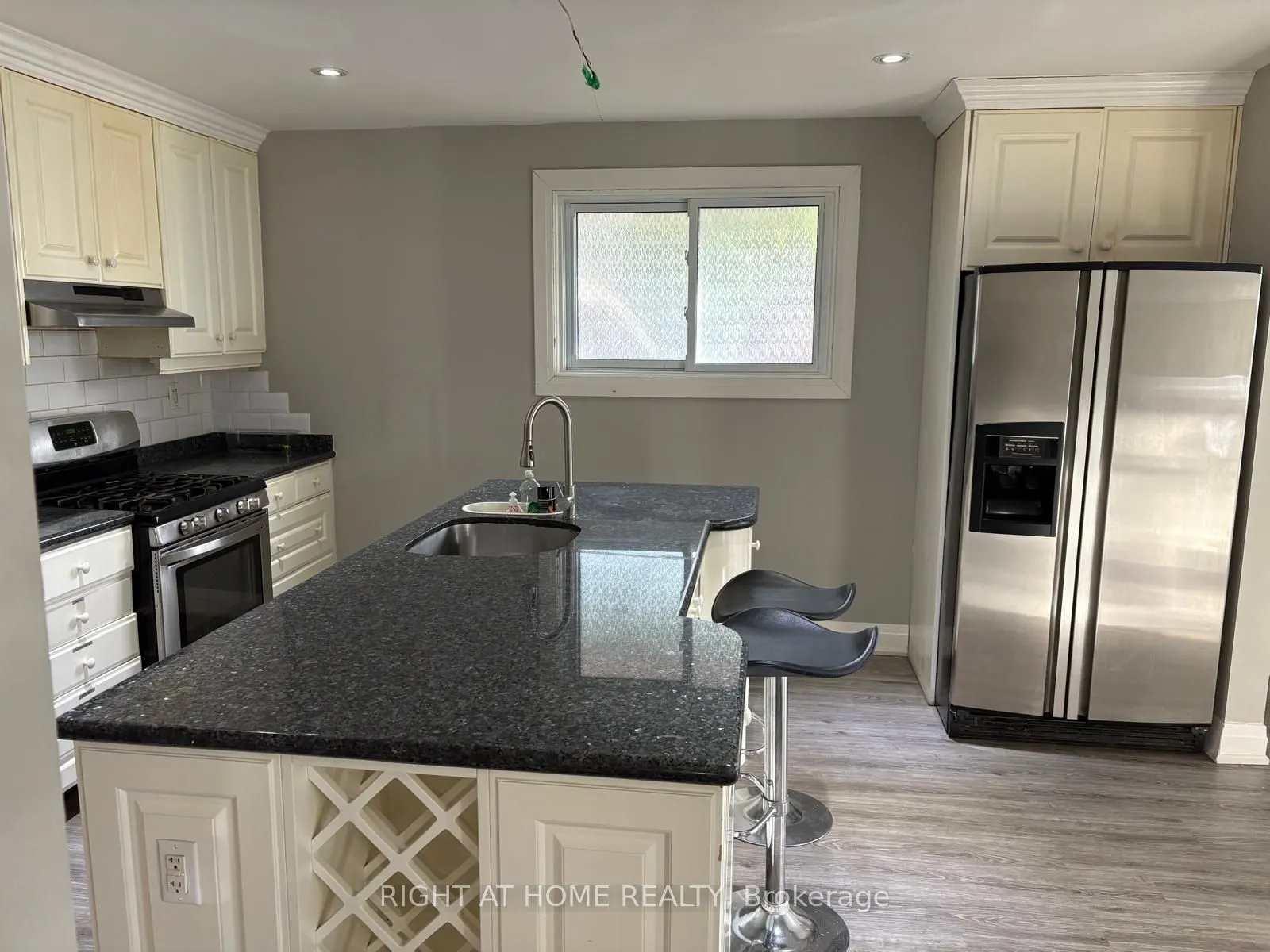 385 Montmorency Drive E