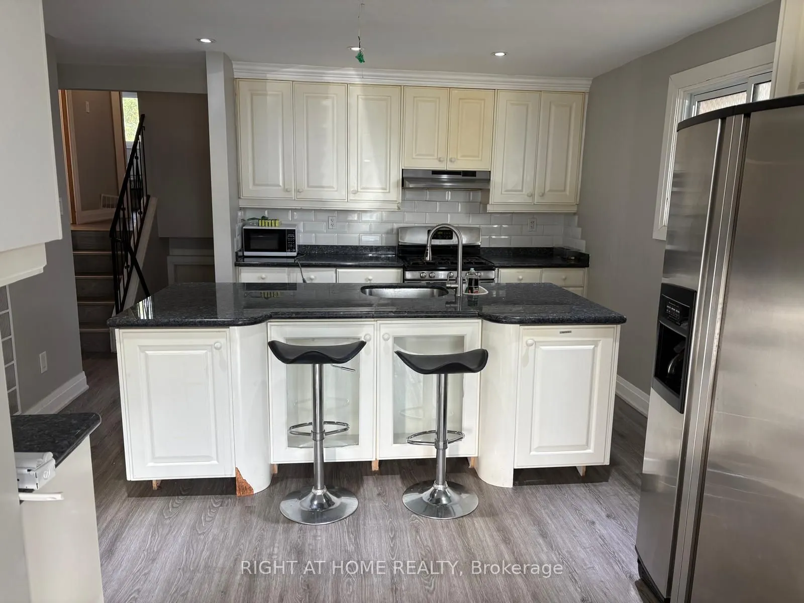 385 Montmorency Drive E