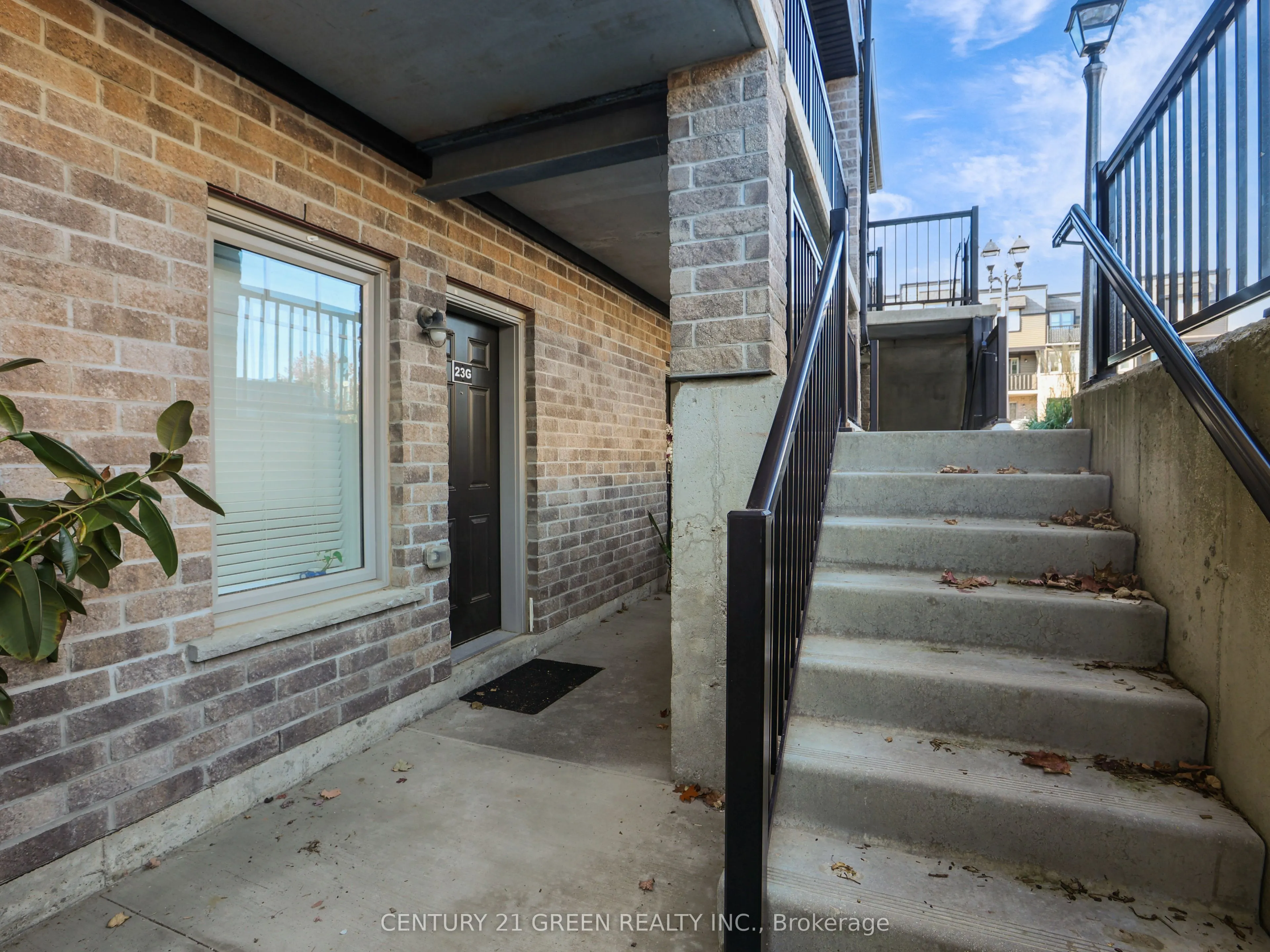 1989 Ottawa Street S, #23G