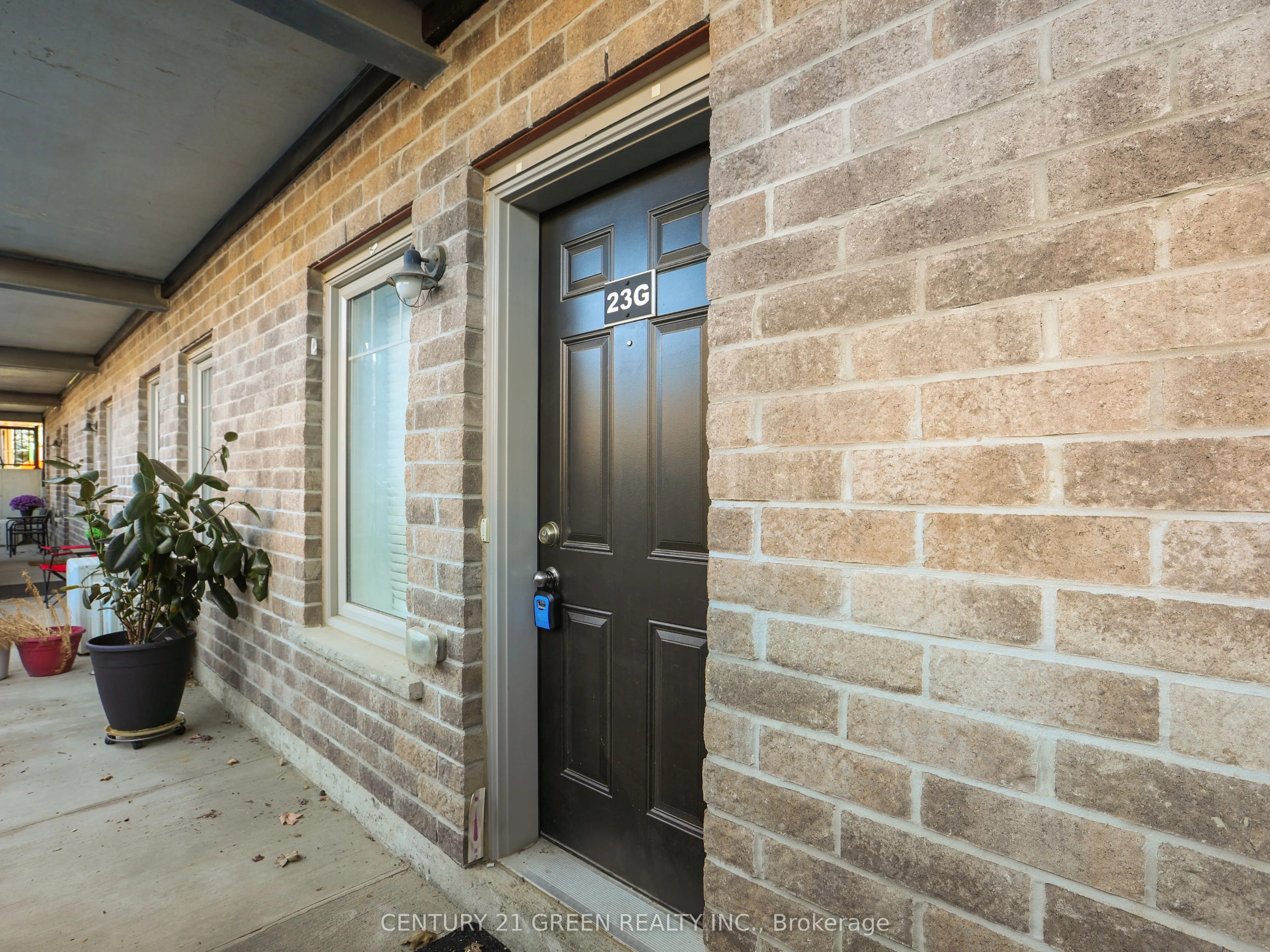 1989 Ottawa Street S, #23G