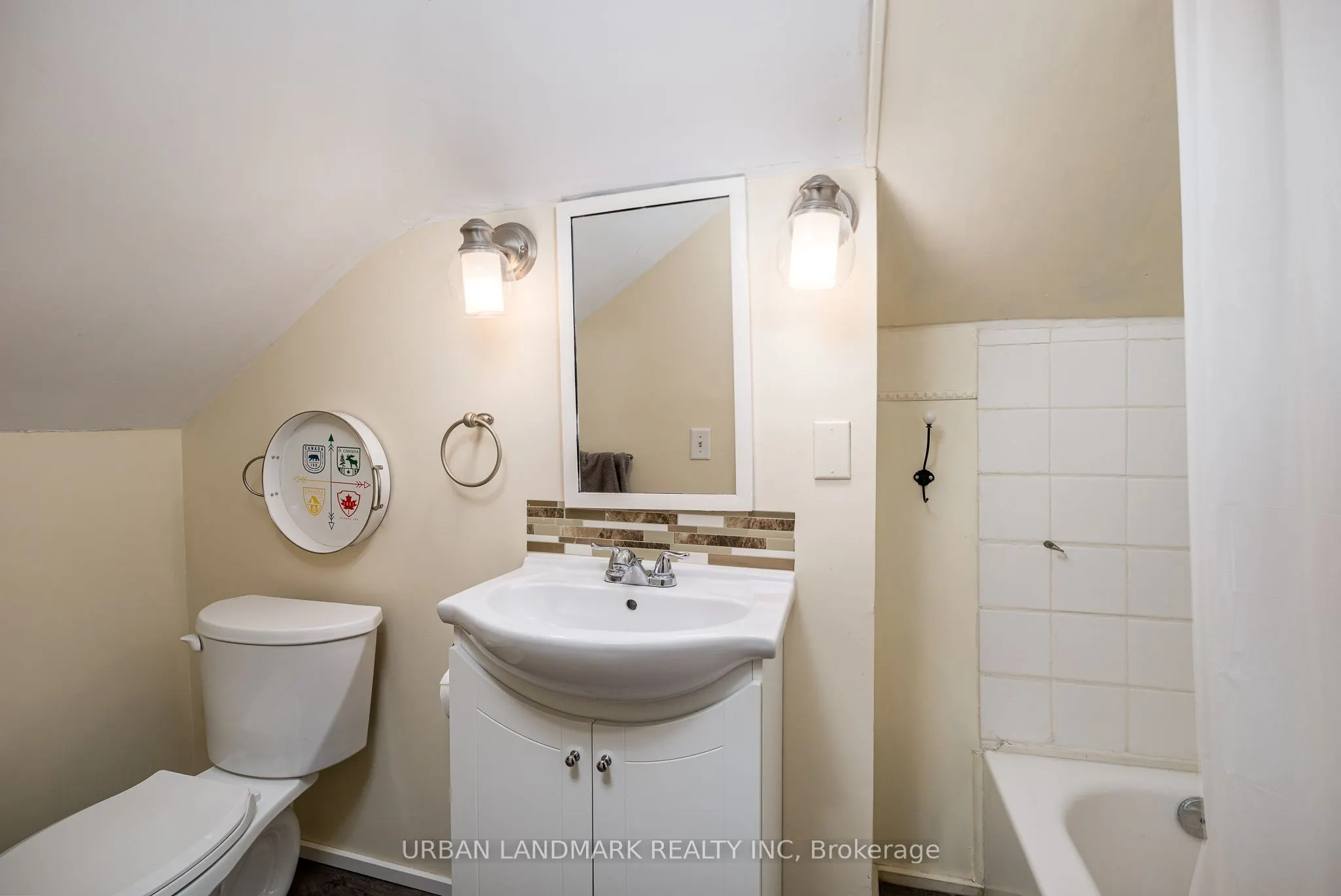 142 St Lawrence Street E