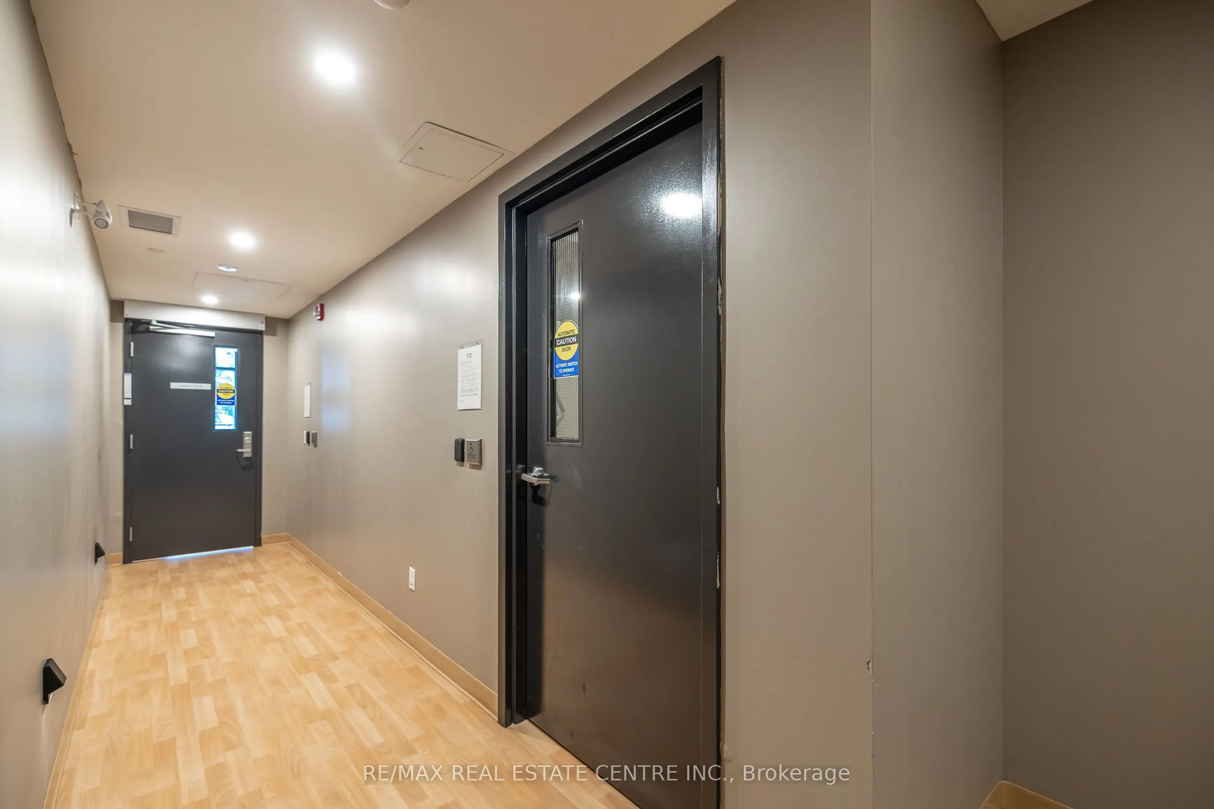 690 King Street W, #412