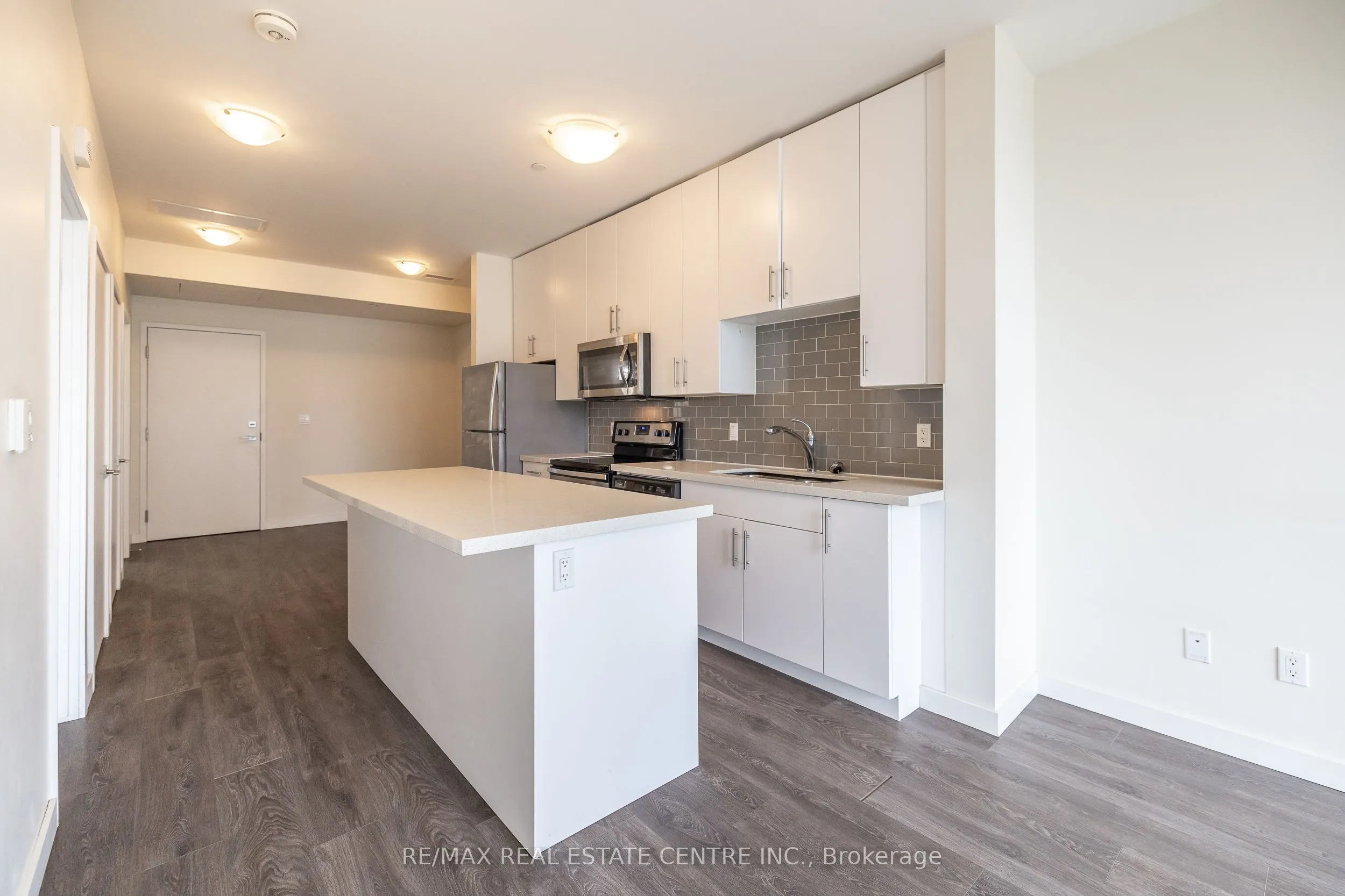 690 King Street W, #412