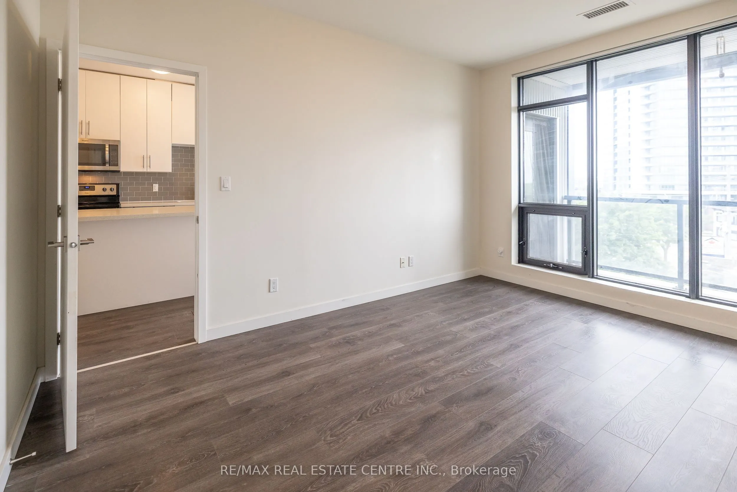 690 King Street W, #412